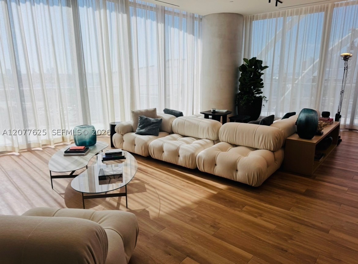 1400 Biscayne Blvd #1802 Miami, FL 33132