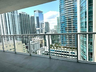 image The Club at Brickell Bay10
