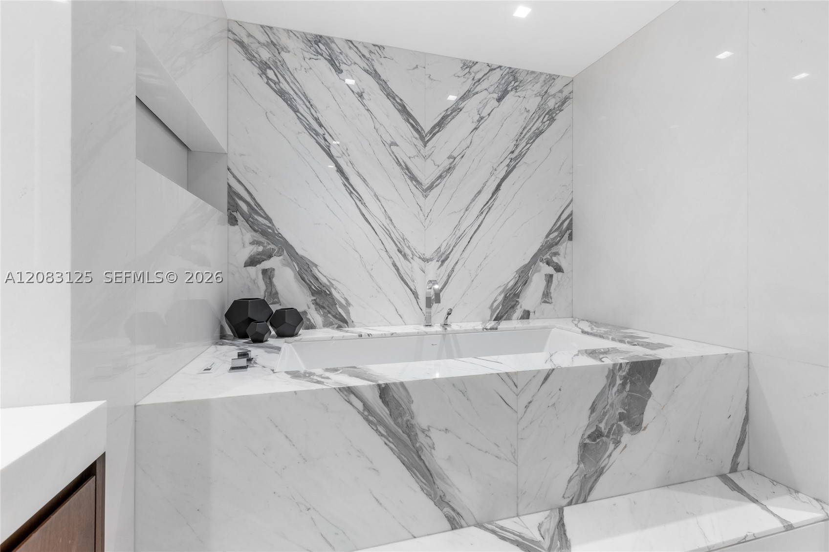 100 S Pointe Dr #1102/03 Miami Beach, FL 33139