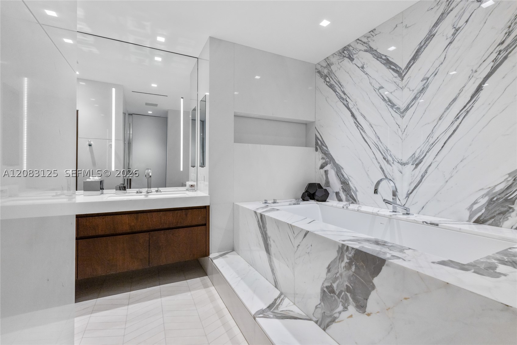 100 S Pointe Dr #1102/03 Miami Beach, FL 33139