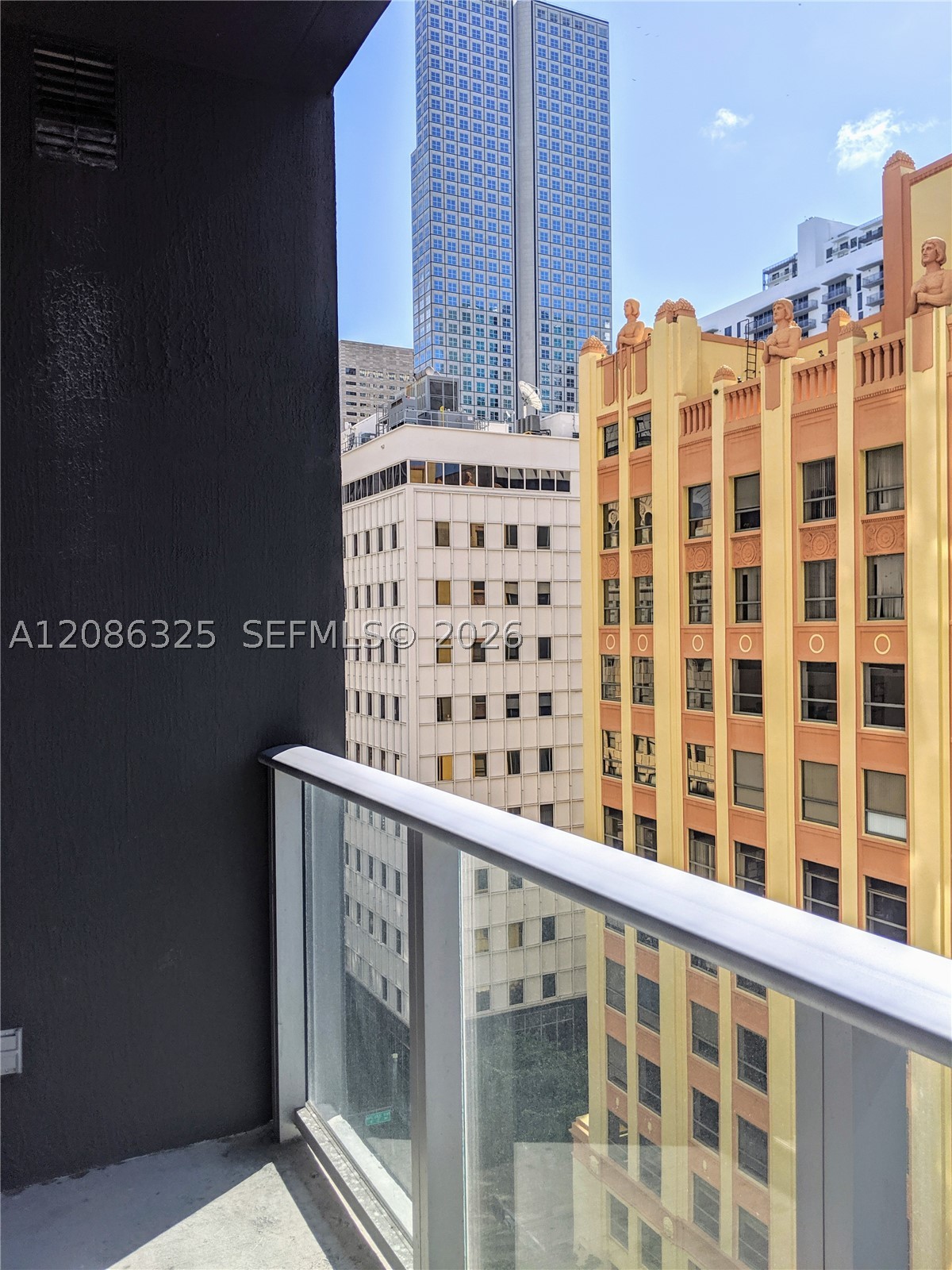 151 SE 1st #1007