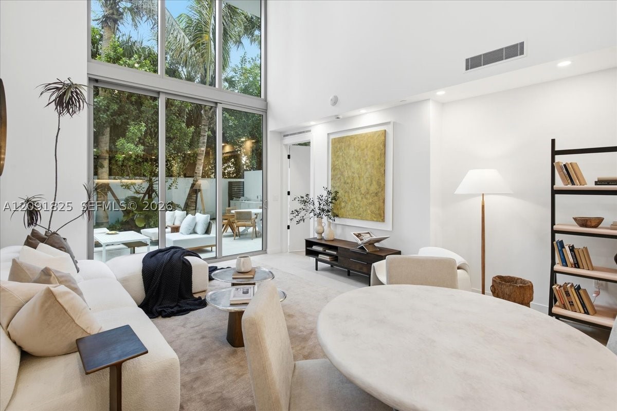 2200 Brickell Ave #GV04