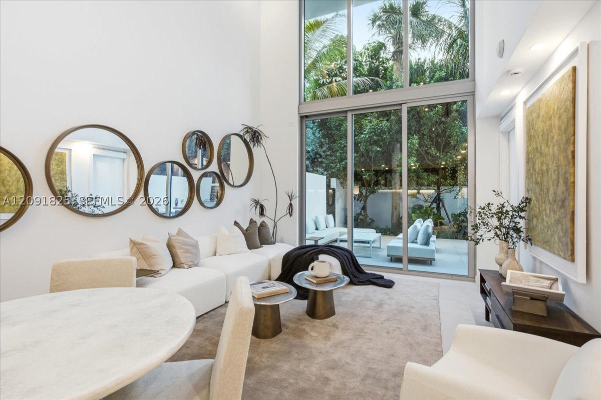 2200 Brickell Ave #GV04 Miami, FL 33129