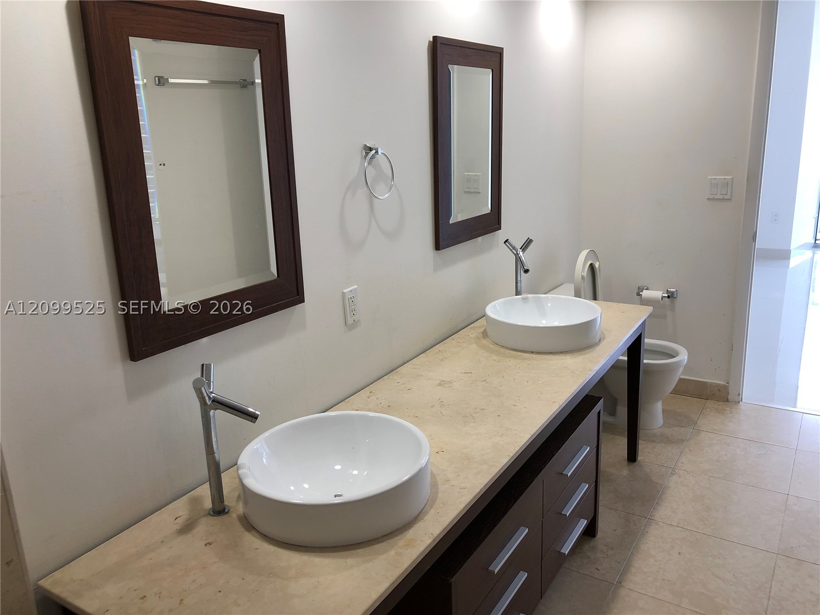 image Icon Brickell I20