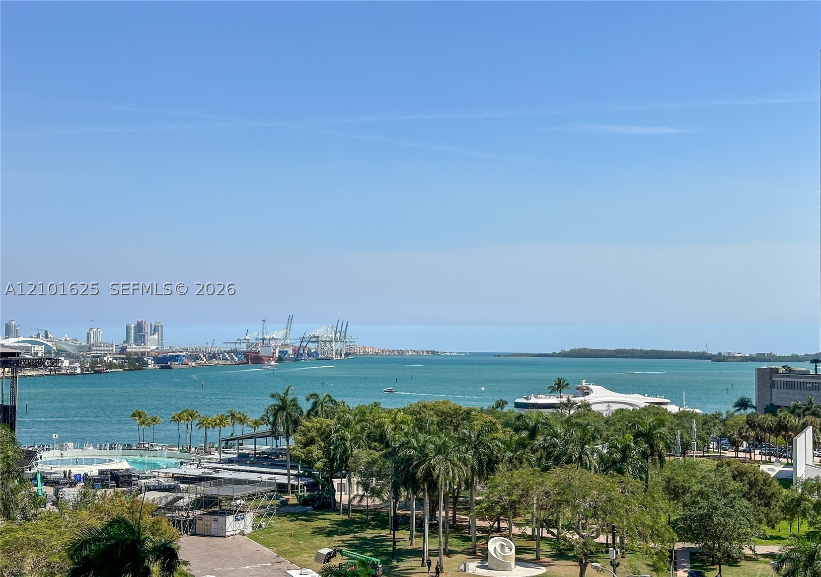 50 Biscayne Blvd #811
