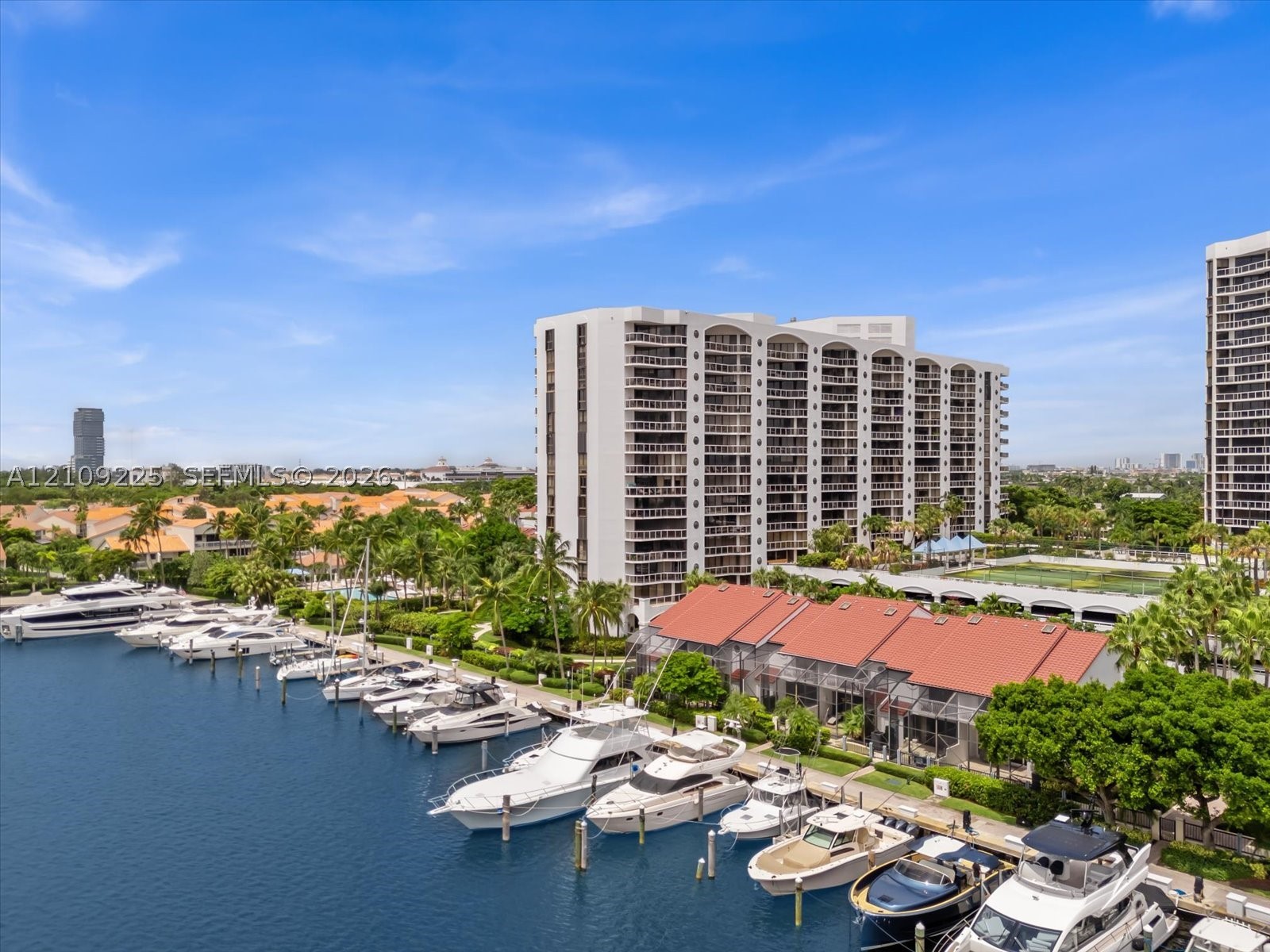 3610 Yacht Clb Dr #805