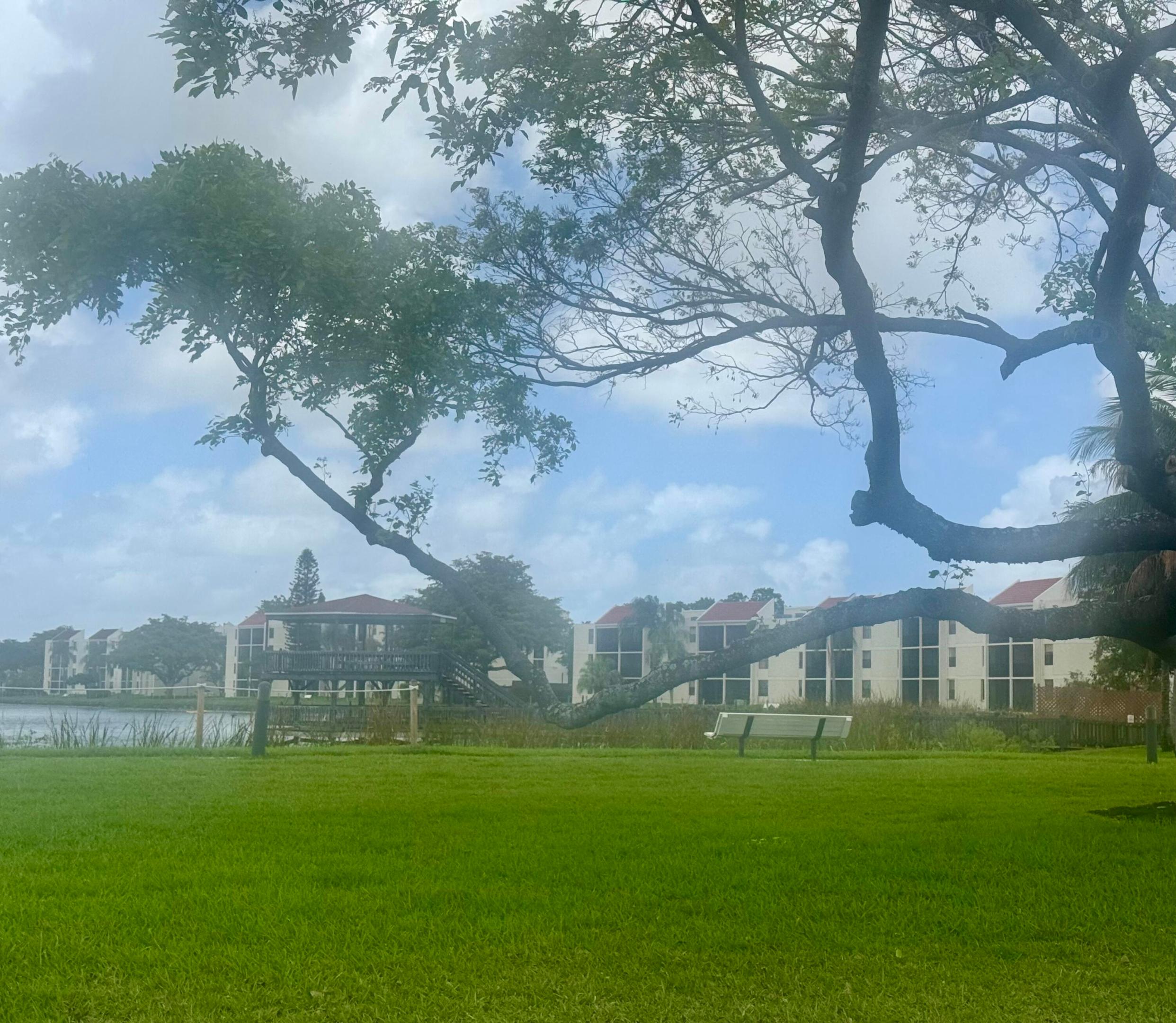 110 Lake Emerald #404