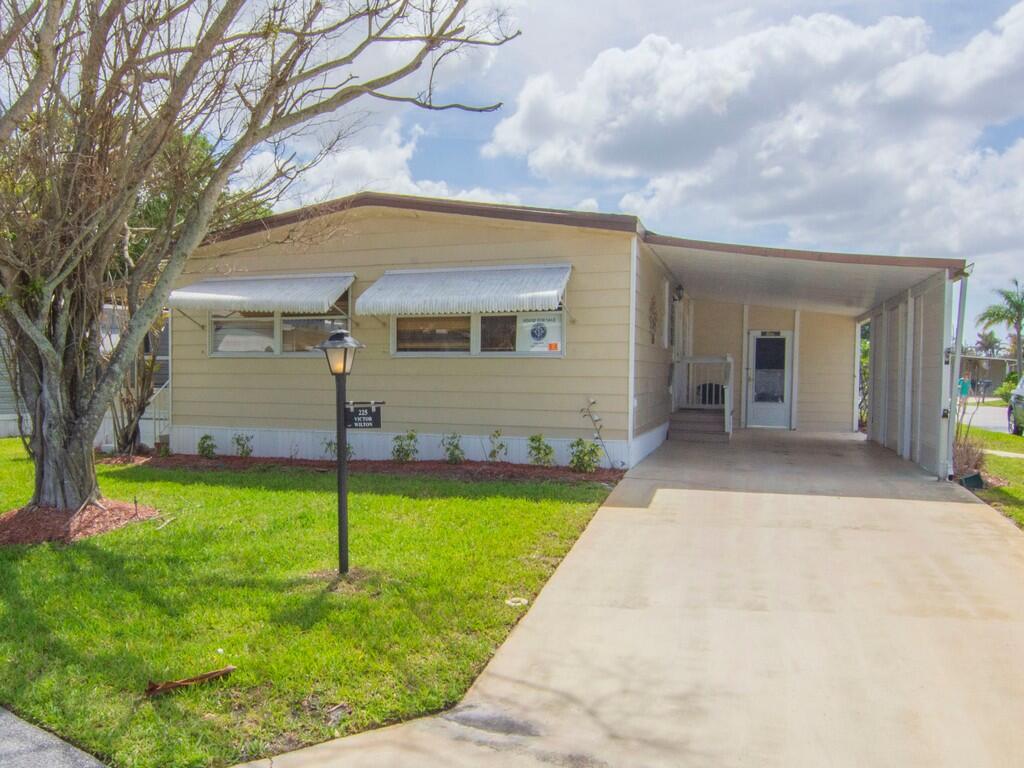 225 NE Forrest