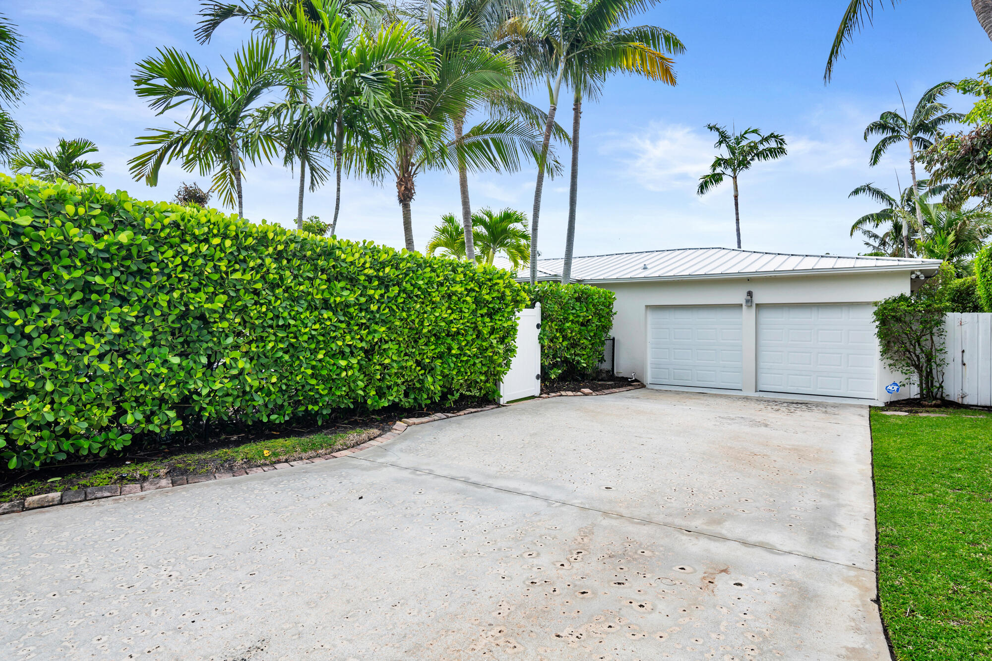 225 Russlyn West Palm Beach, FL 33405