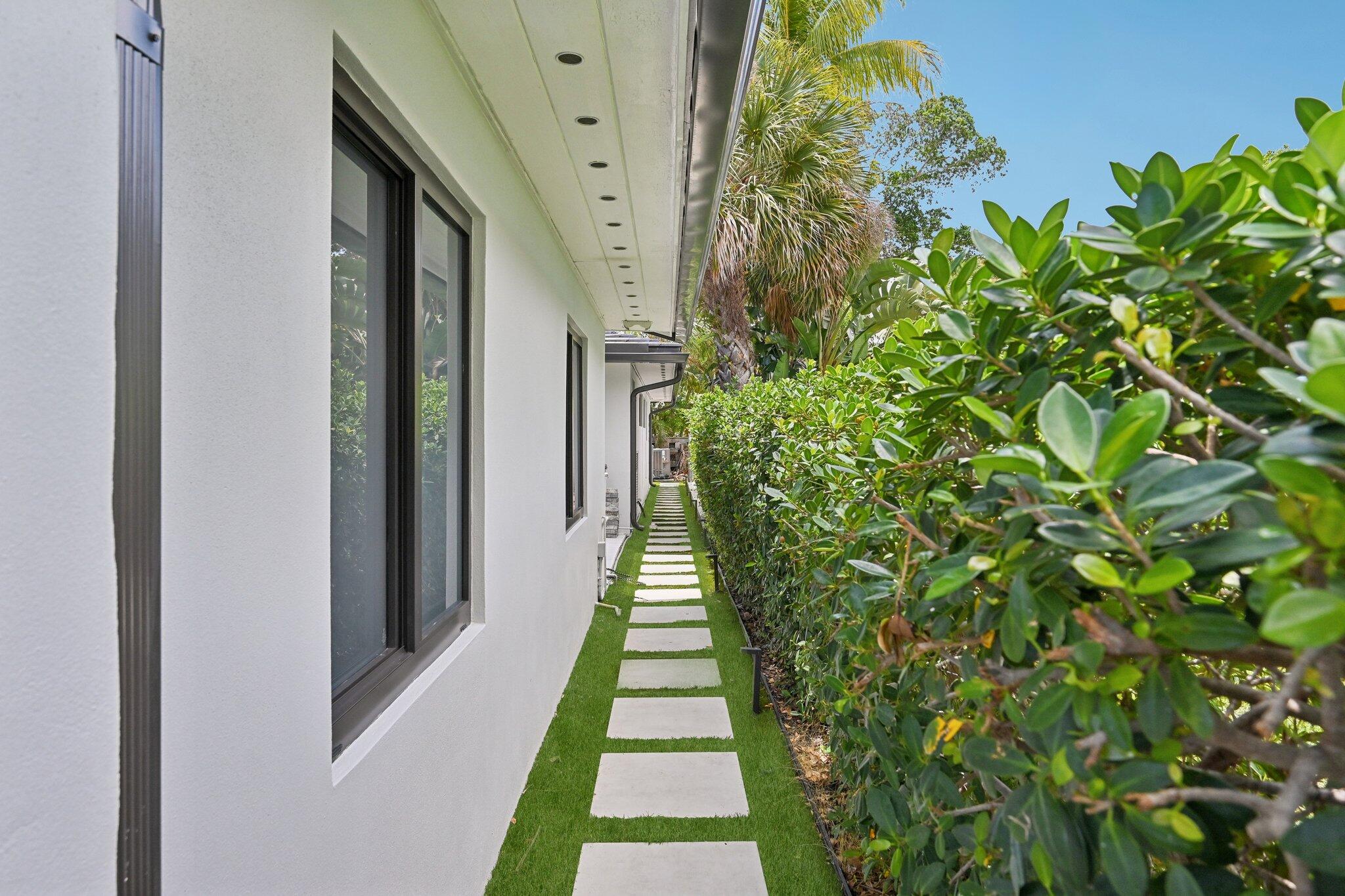 240 30th West Palm Beach, FL 33407