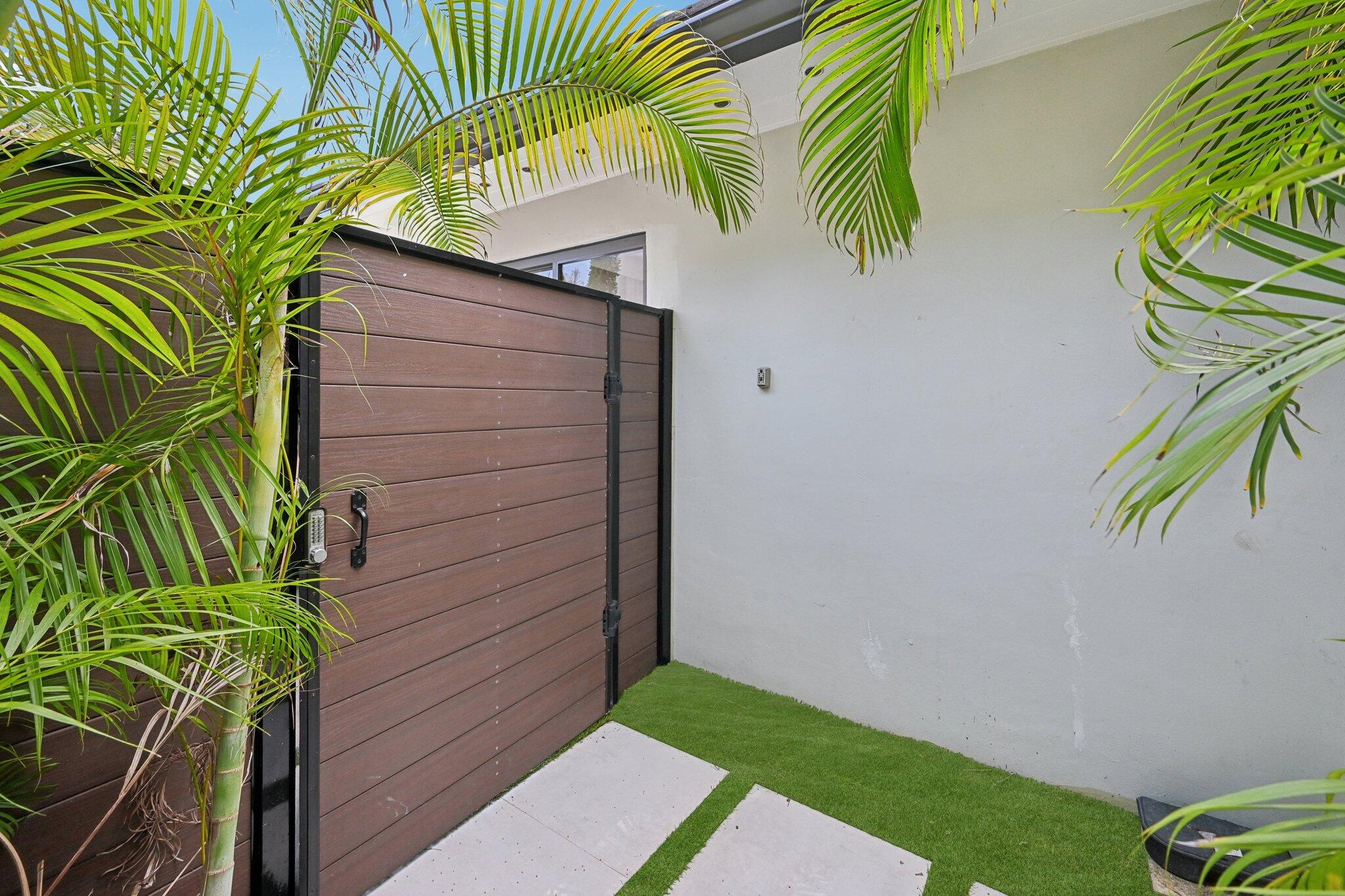 240 30th West Palm Beach, FL 33407