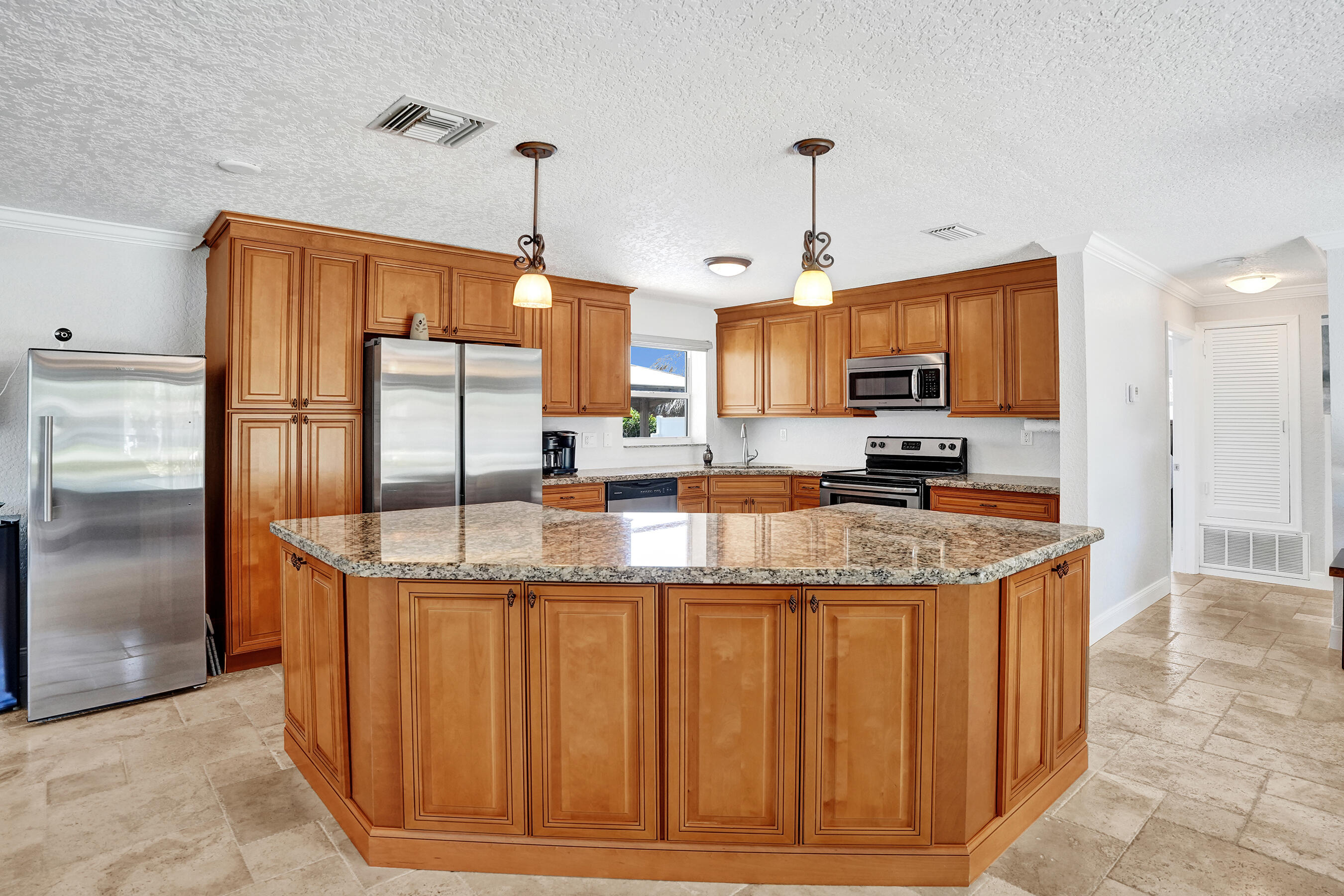 700 SE 5th Pompano Beach, FL 33060