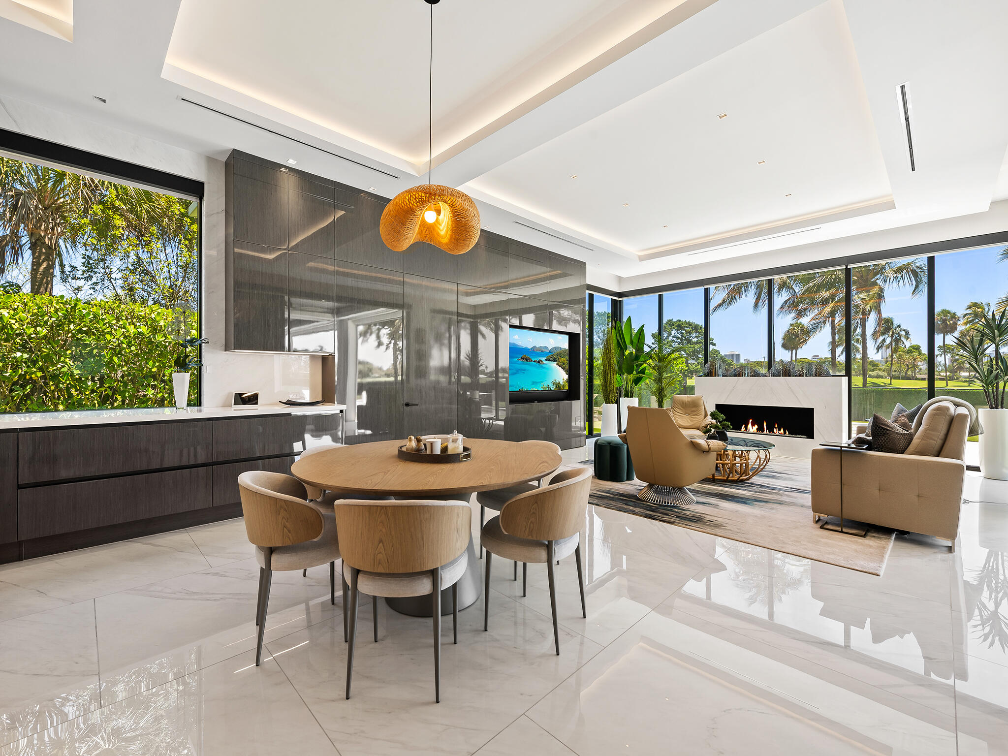 3916 Country Clb Fort Lauderdale, FL 33308