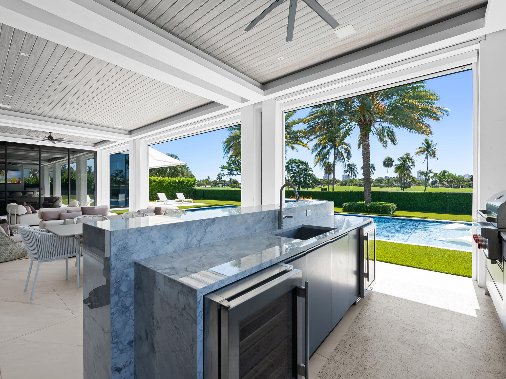 3916 Country Clb Fort Lauderdale, FL 33308