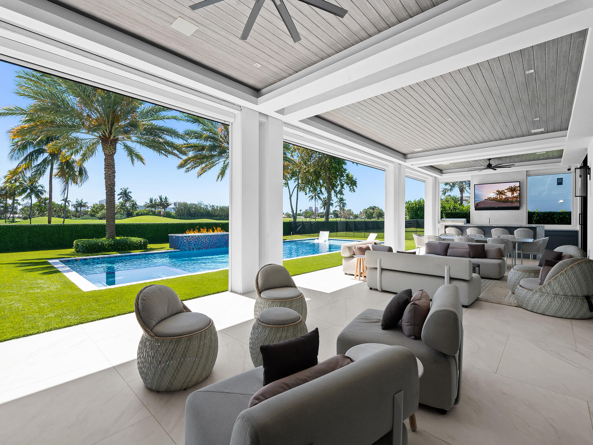 3916 Country Clb Fort Lauderdale, FL 33308