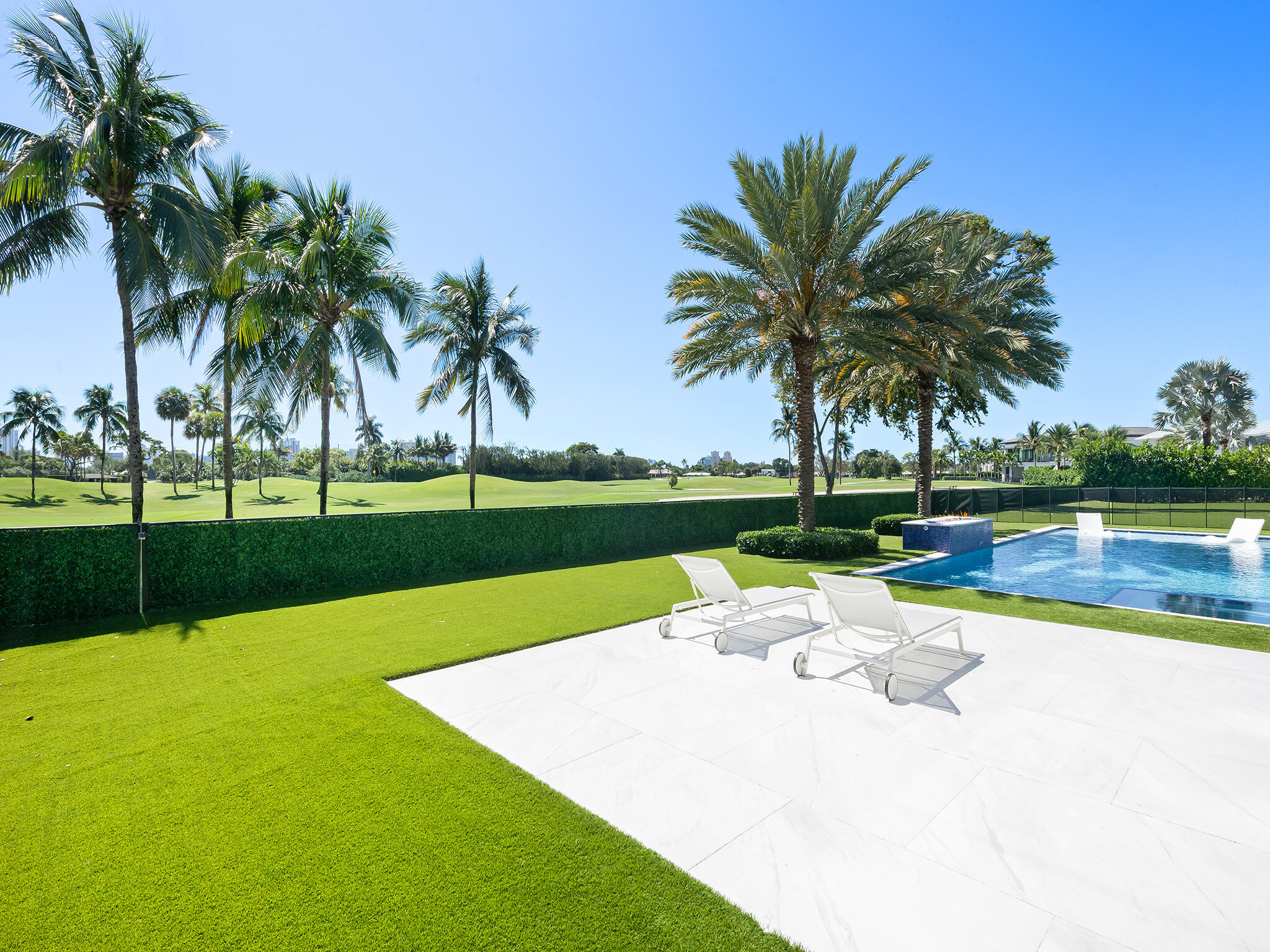 3916 Country Clb Fort Lauderdale, FL 33308