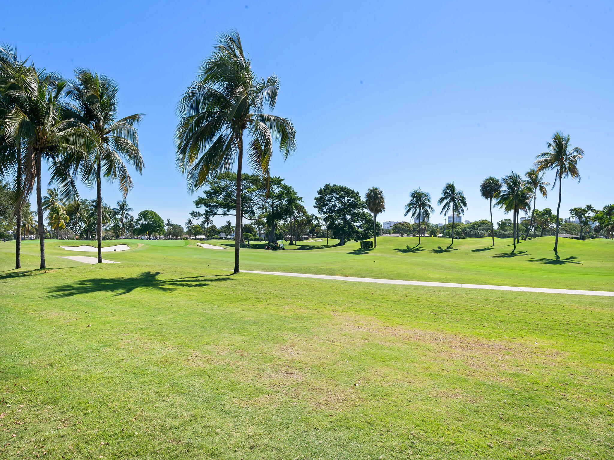 3916 Country Clb Fort Lauderdale, FL 33308
