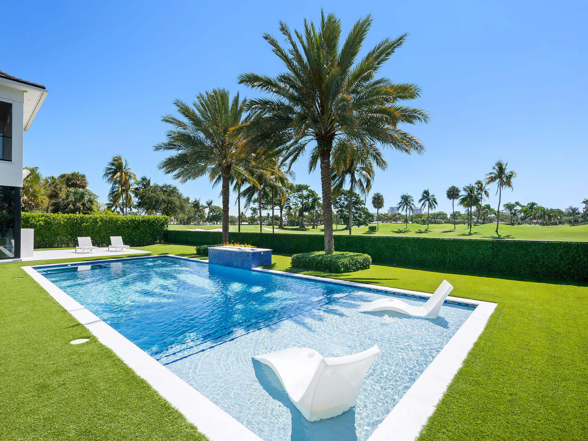 3916 Country Clb Fort Lauderdale, FL 33308