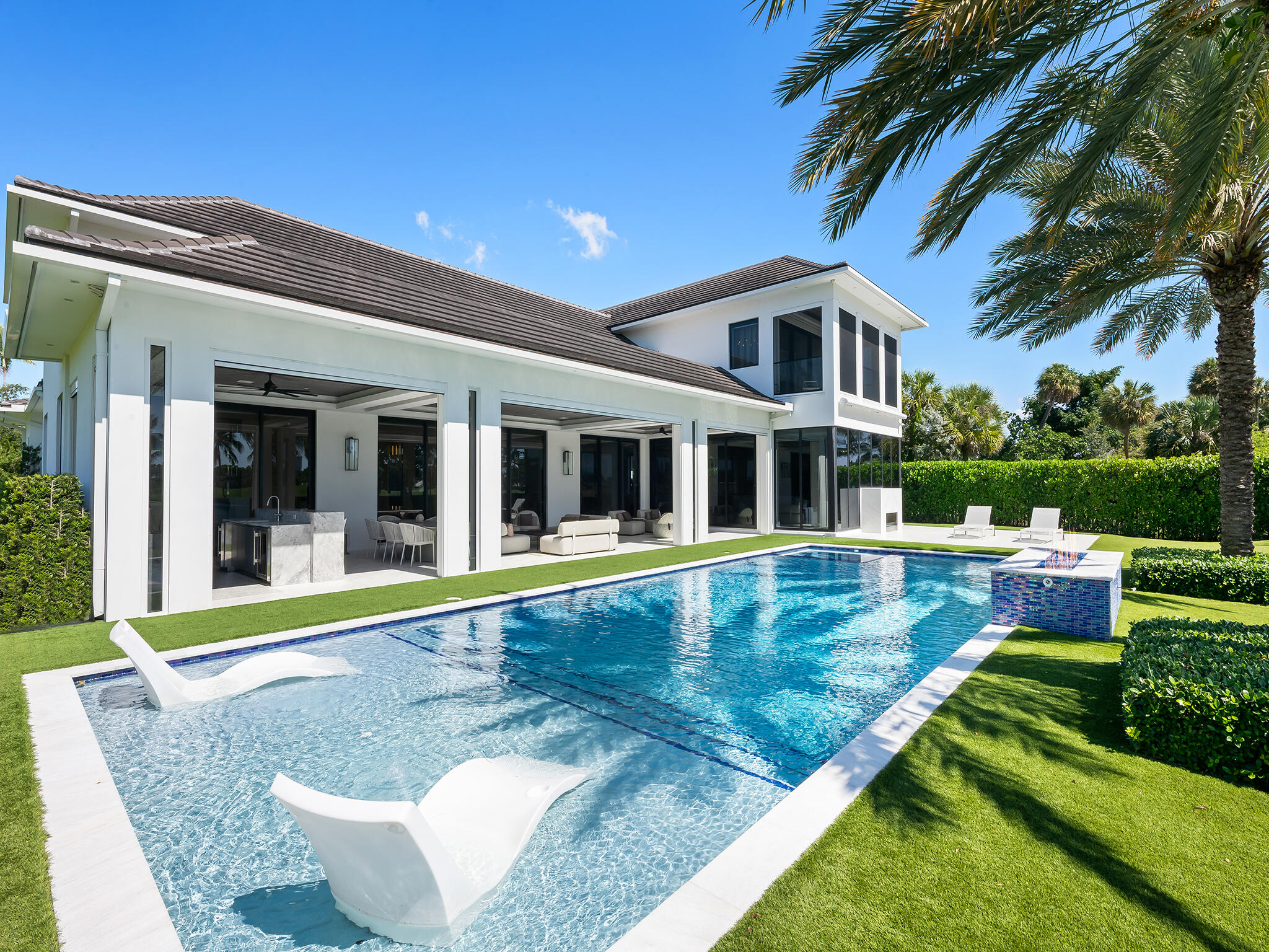 3916 Country Clb Fort Lauderdale, FL 33308
