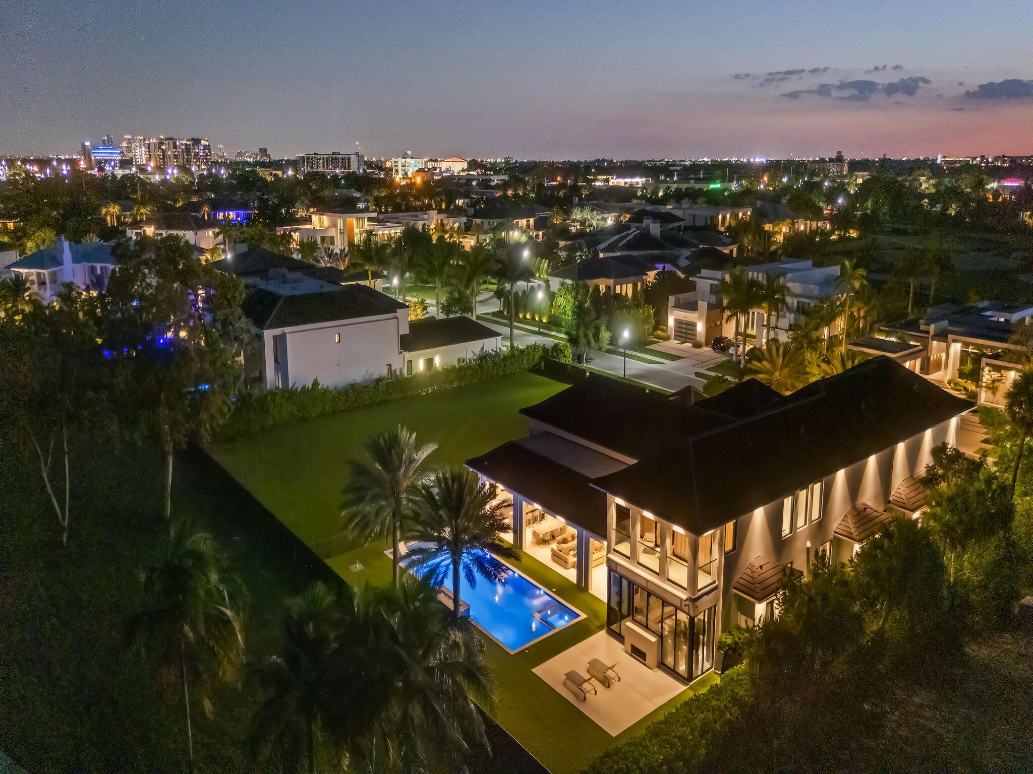 3916 Country Clb Fort Lauderdale, FL 33308