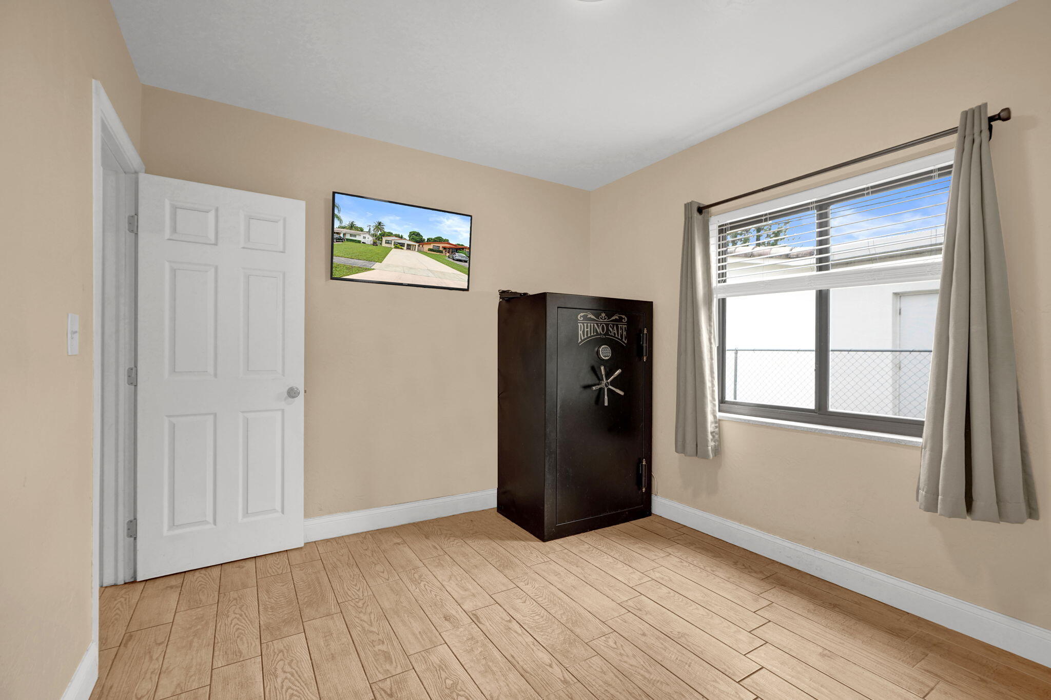 1532 NE 173rd St North Miami Beach, FL 33162