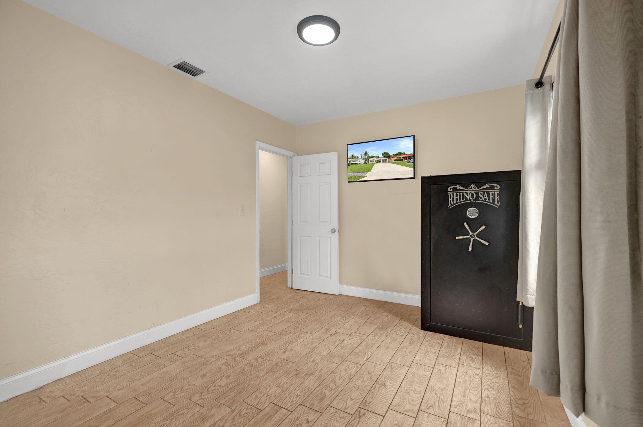 1532 NE 173rd St North Miami Beach, FL 33162