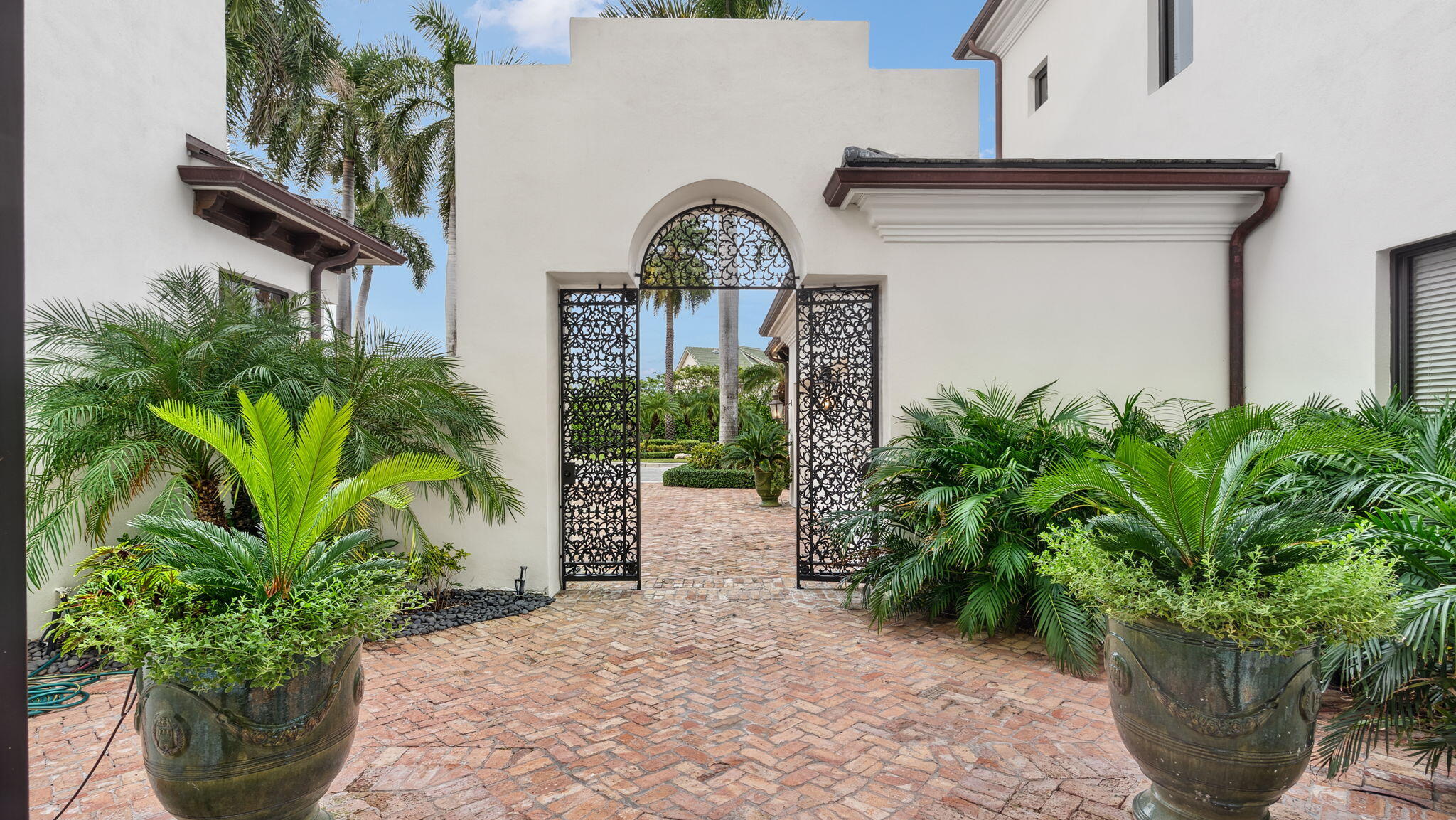 1014 Grand Ct Highland Beach, FL 33487