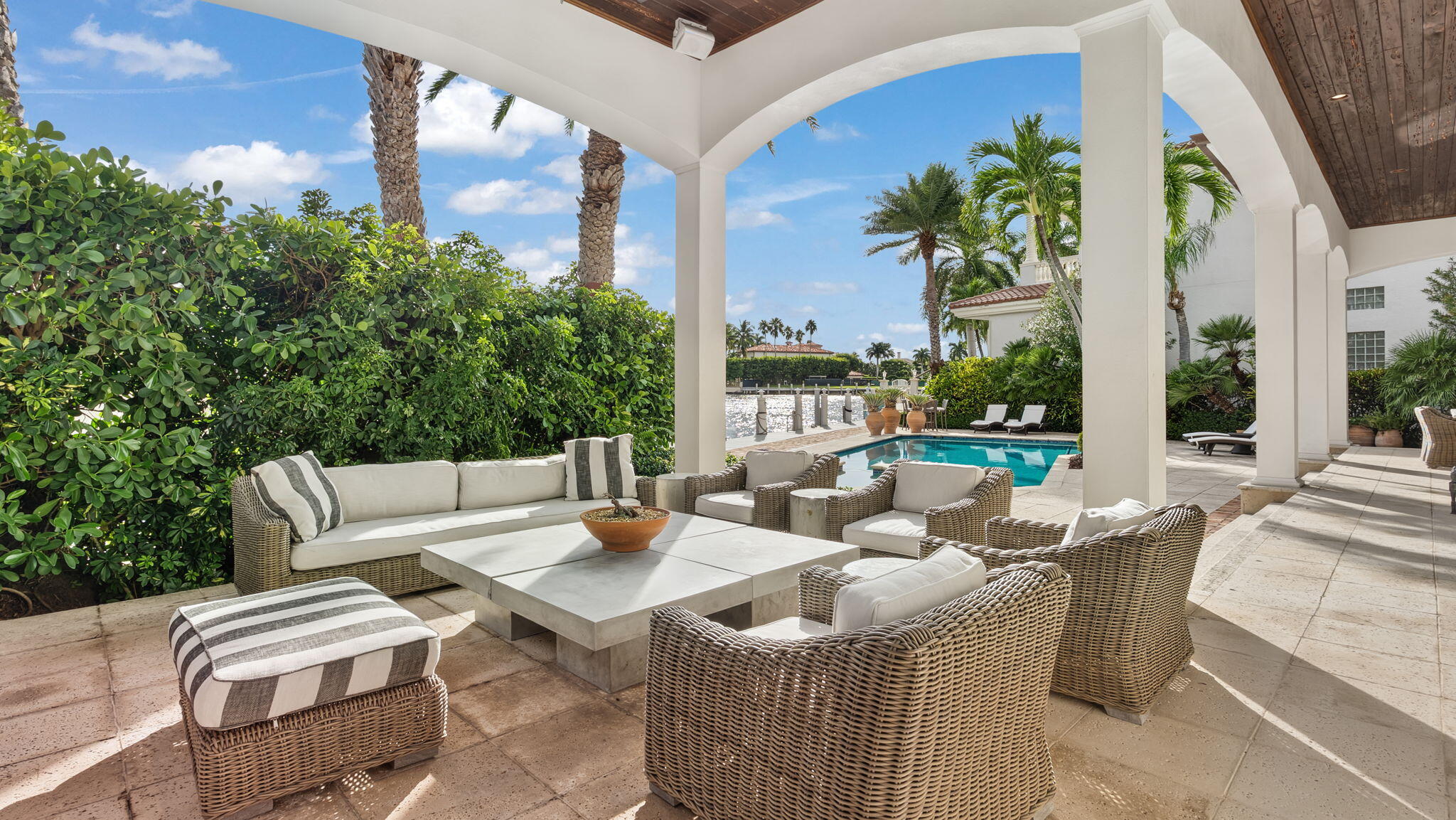 1014 Grand Ct Highland Beach, FL 33487
