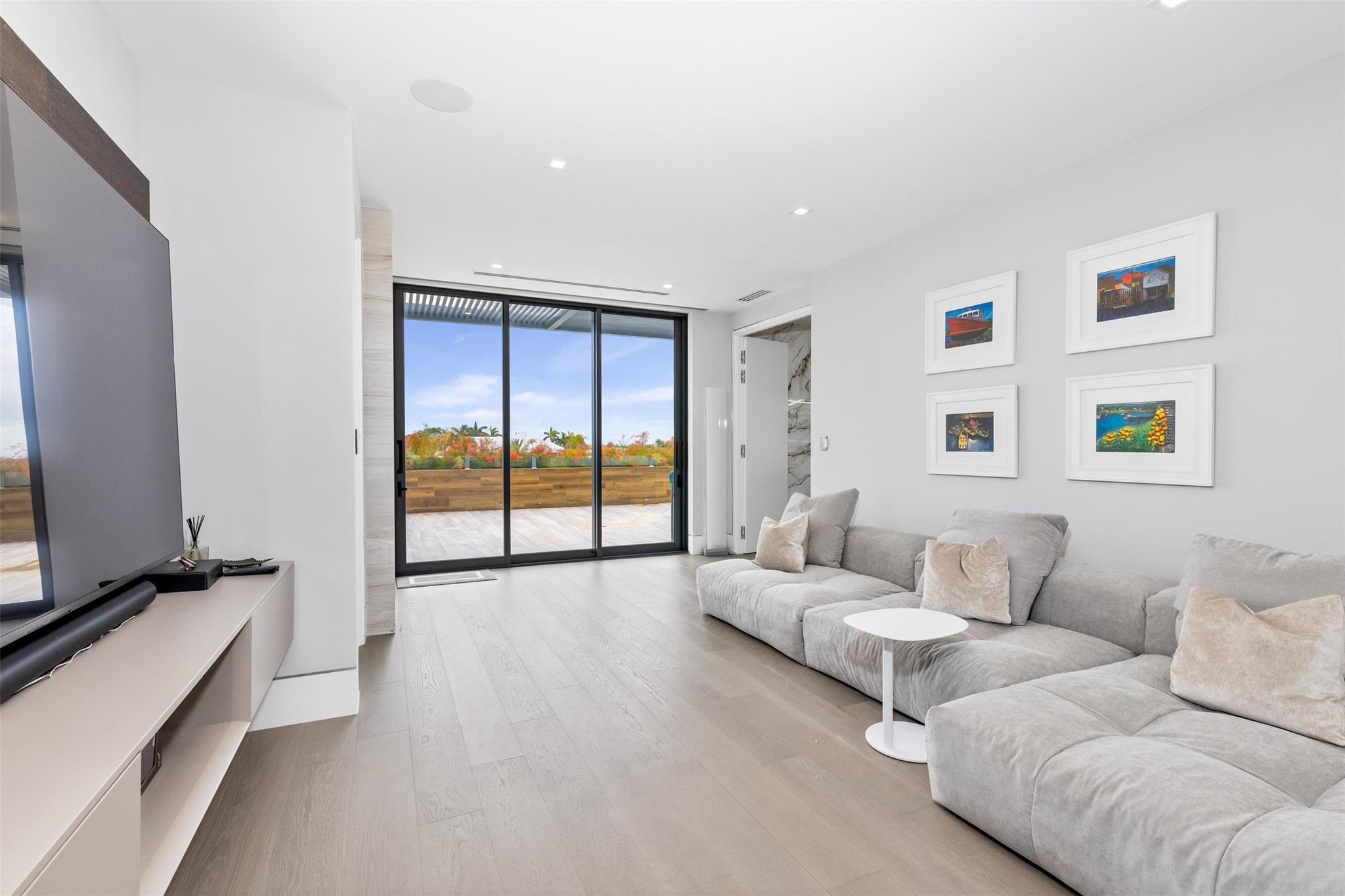 34 Minnetonka Rd,Sea Ranch Lakes, FL 33308