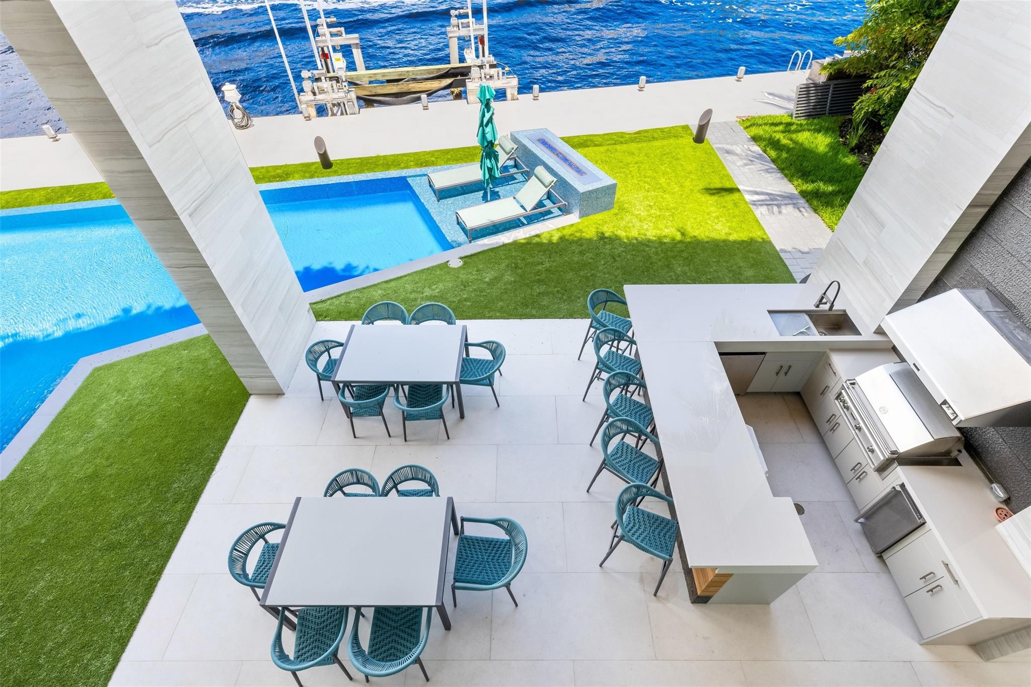 34 Minnetonka Rd,Sea Ranch Lakes, FL 33308