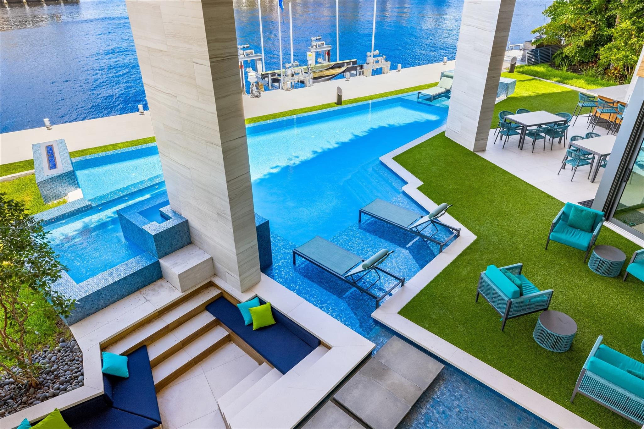 34 Minnetonka Rd,Sea Ranch Lakes, FL 33308