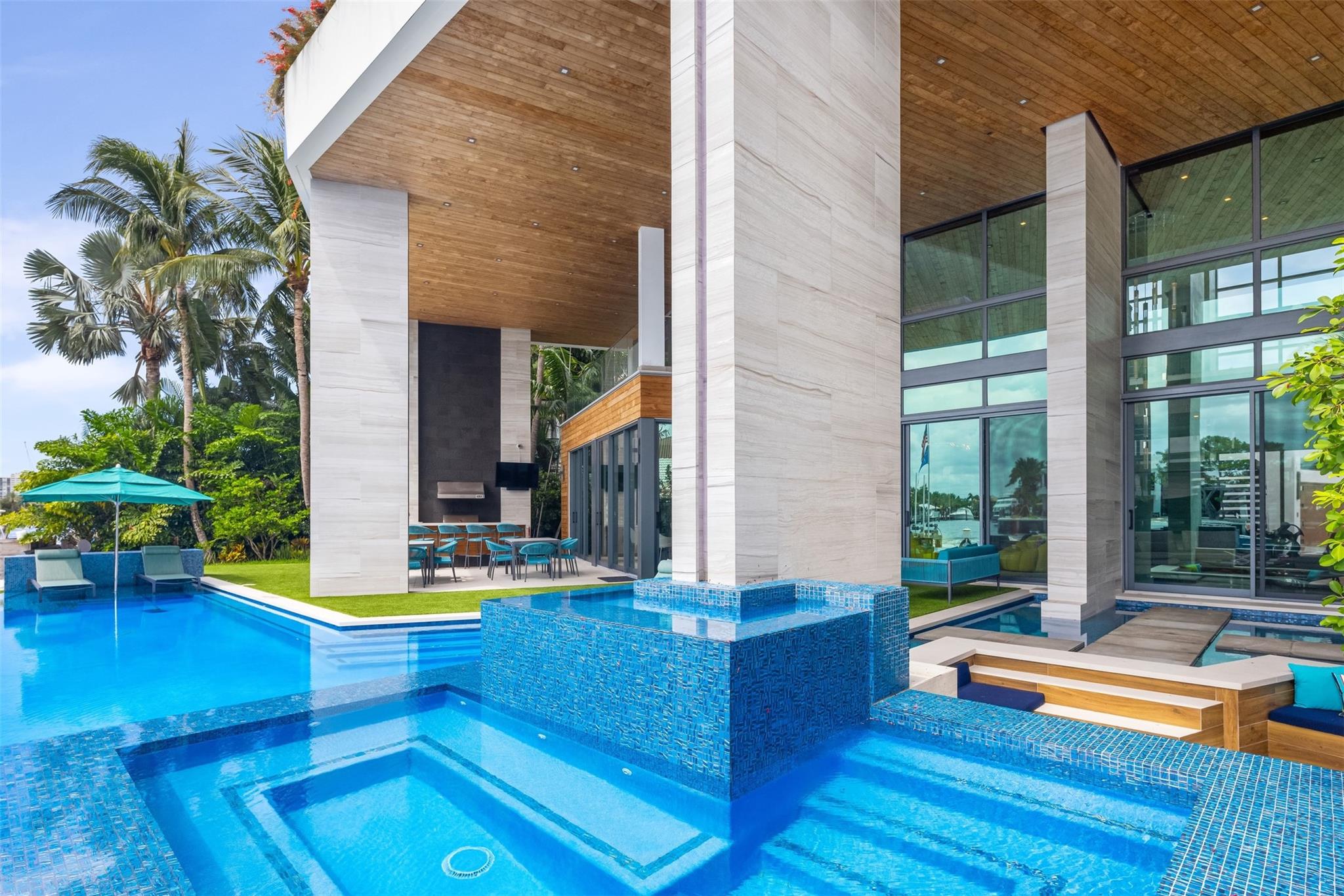 34 Minnetonka Rd,Sea Ranch Lakes, FL 33308