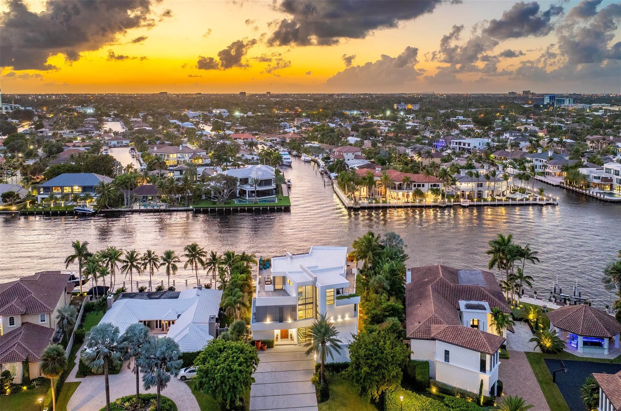 34 Minnetonka Rd,Sea Ranch Lakes, FL 33308