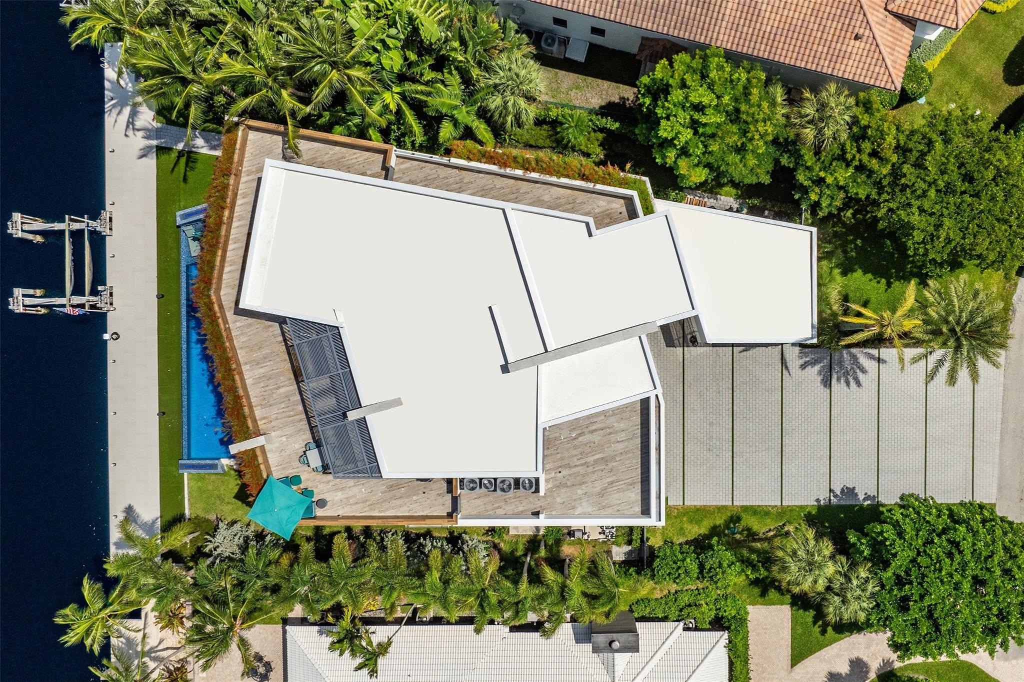 34 Minnetonka Rd,Sea Ranch Lakes, FL 33308