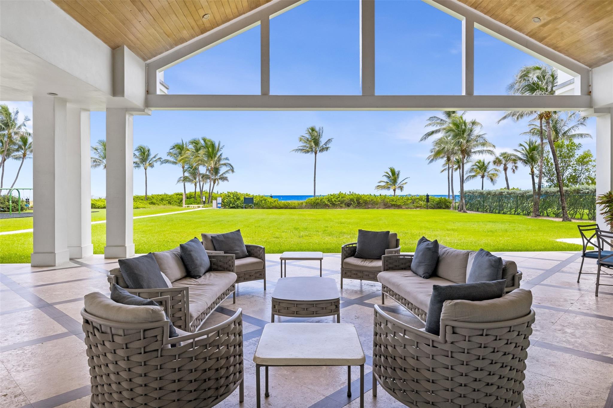 34 Minnetonka Rd,Sea Ranch Lakes, FL 33308