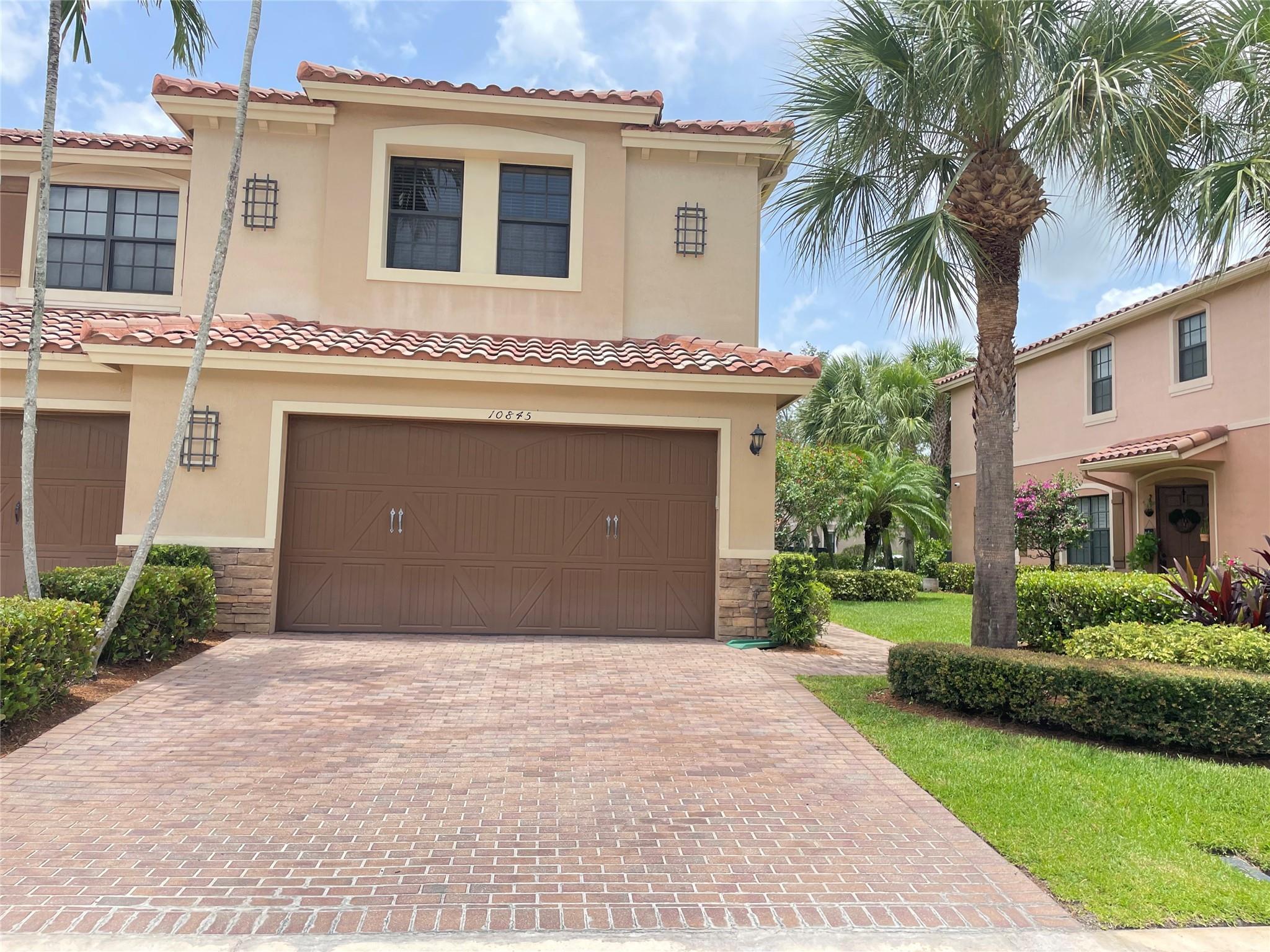 10845 NW 74th Dr