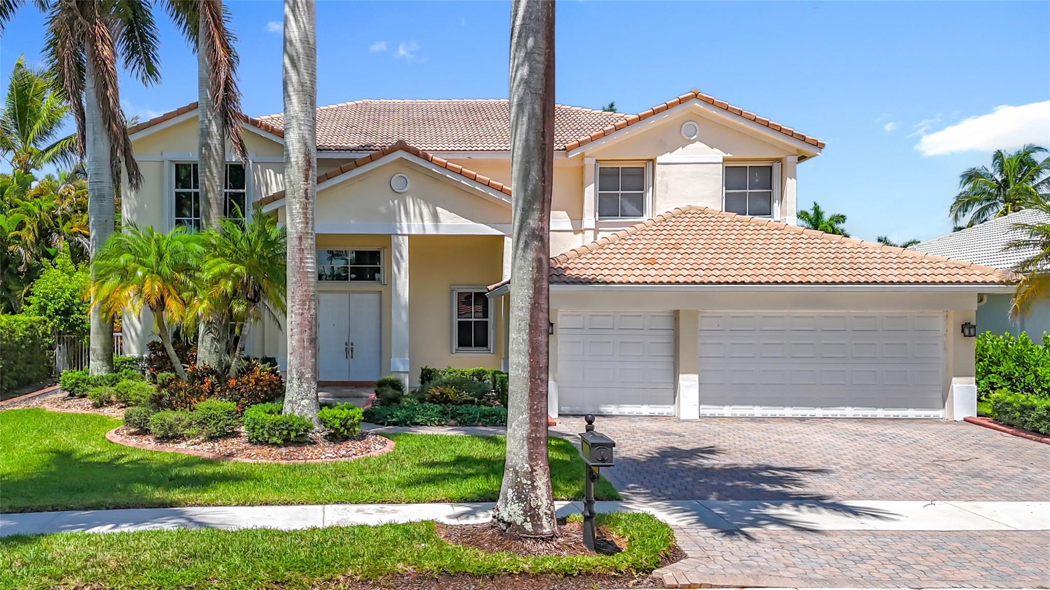1673 Victoria Pointe Cir