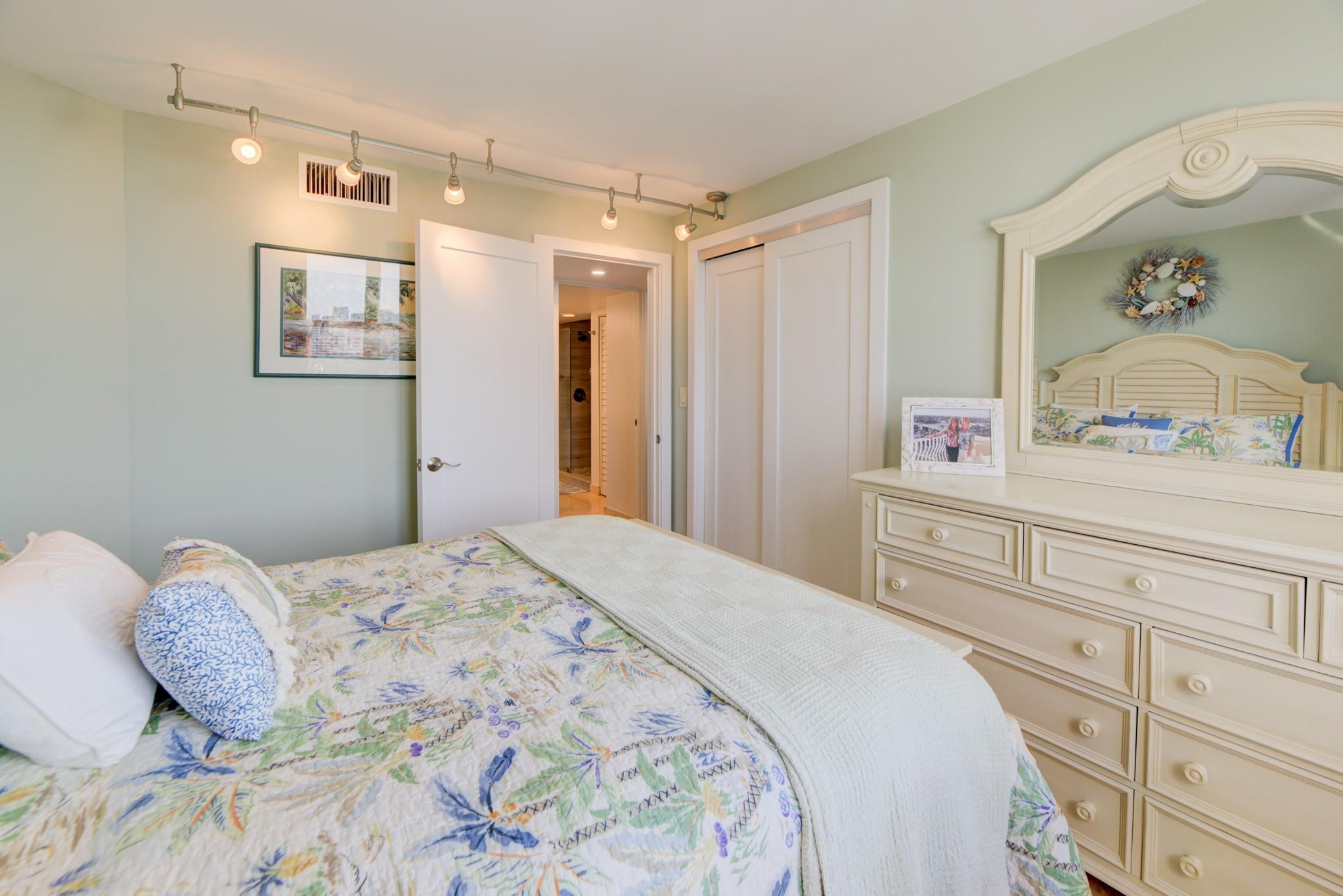 1 Las Olas Cir #1205 Fort Lauderdale, FL 33316