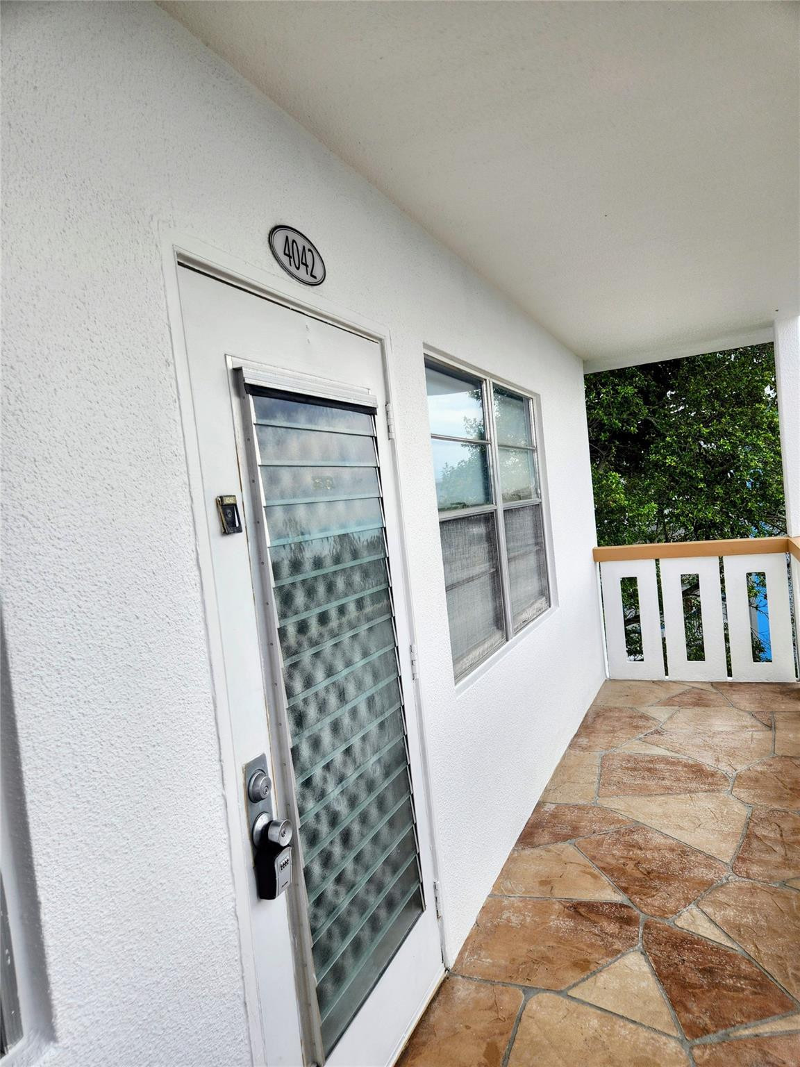 4042 Lyndhurst J #4042
