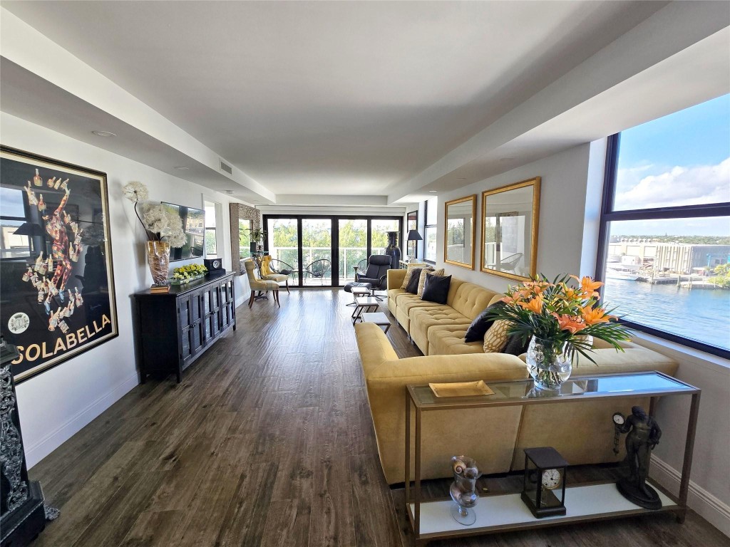 1401 N Riverside #707