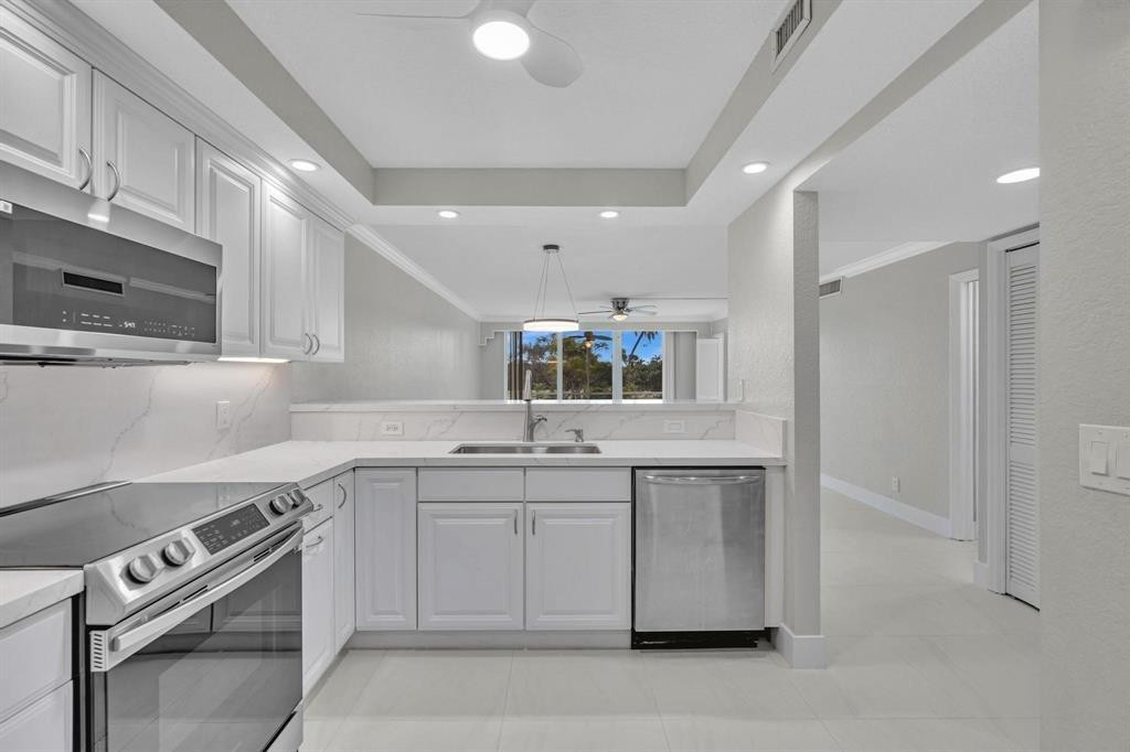 3800 Oaks Clubhouse #201