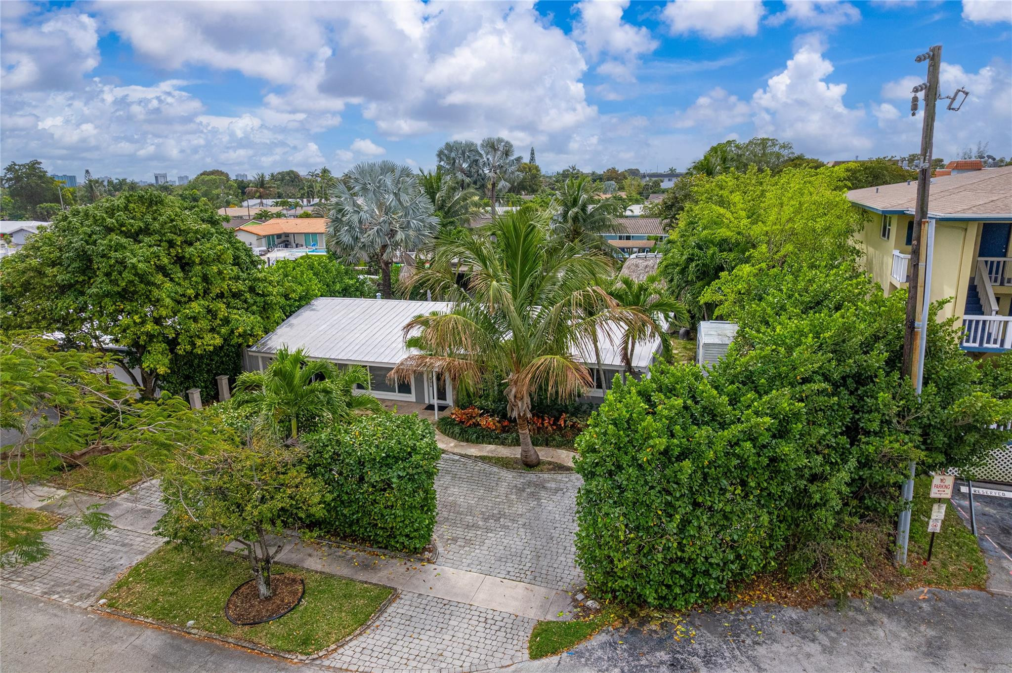 1412 NE 57th Fort Lauderdale, FL 33334