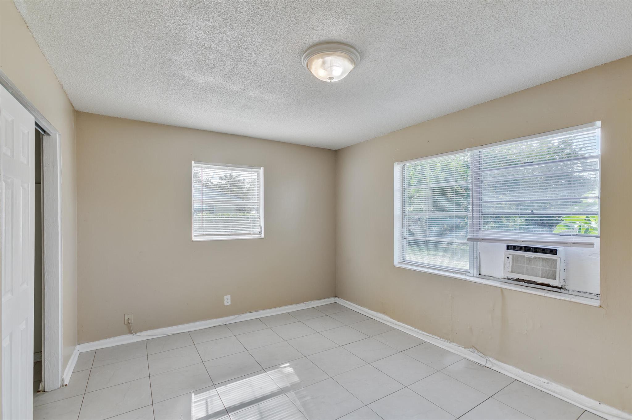 461 Silver Bch Rd #1 Riviera Beach, FL 33403