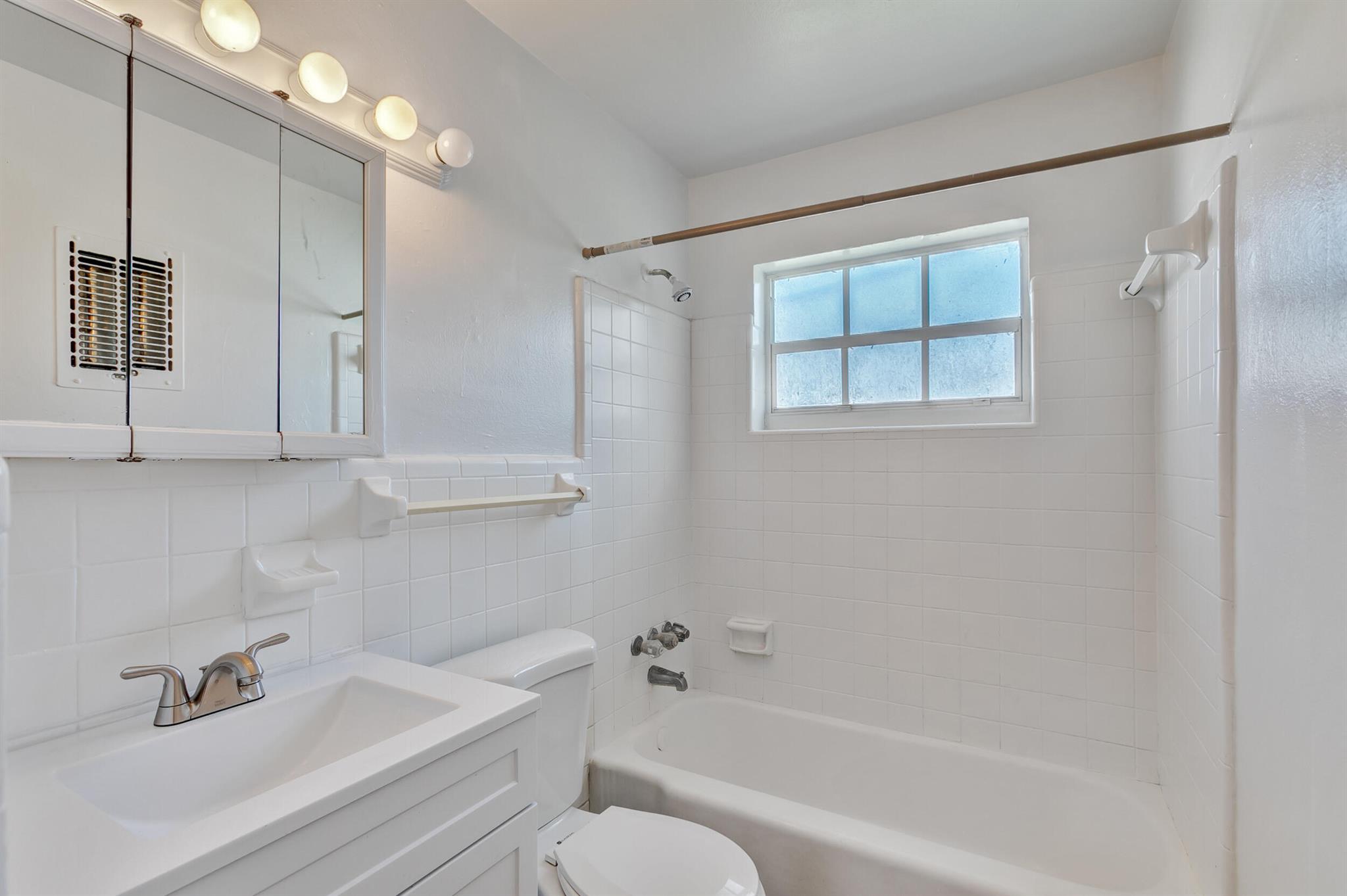 461 Silver Bch Rd #1 Riviera Beach, FL 33403