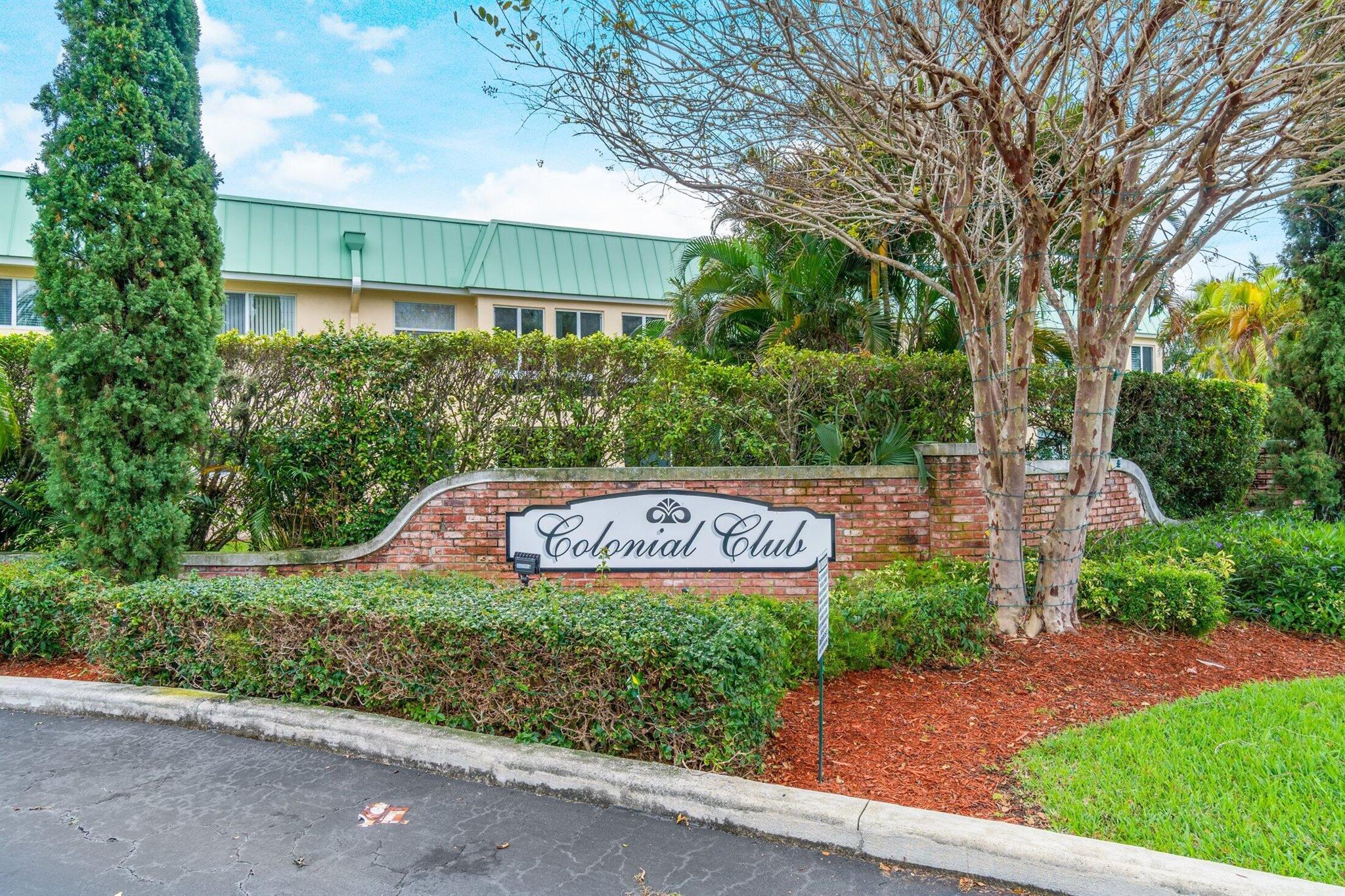 21 Colonial Clb Dr #302