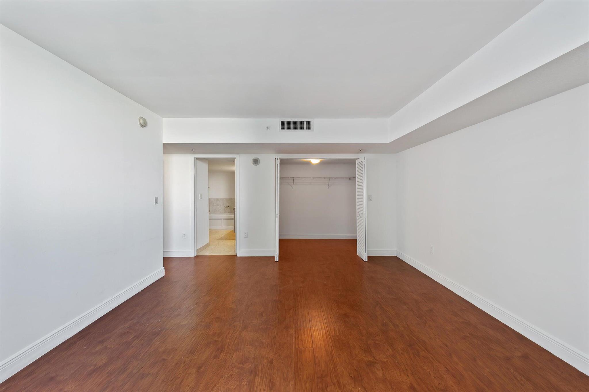 image 1800 CLUB CONDO15