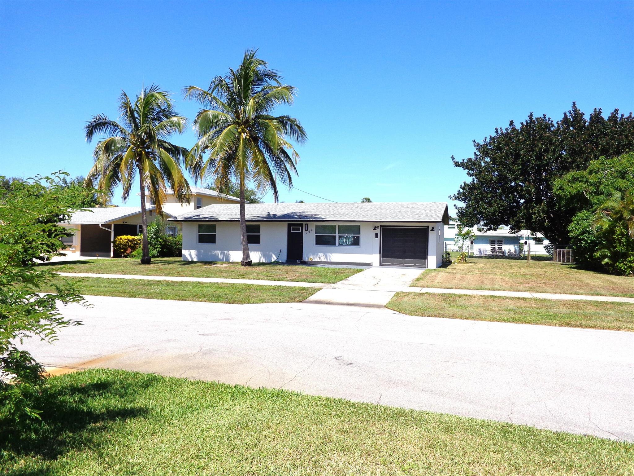 744 Buttonwood Rd