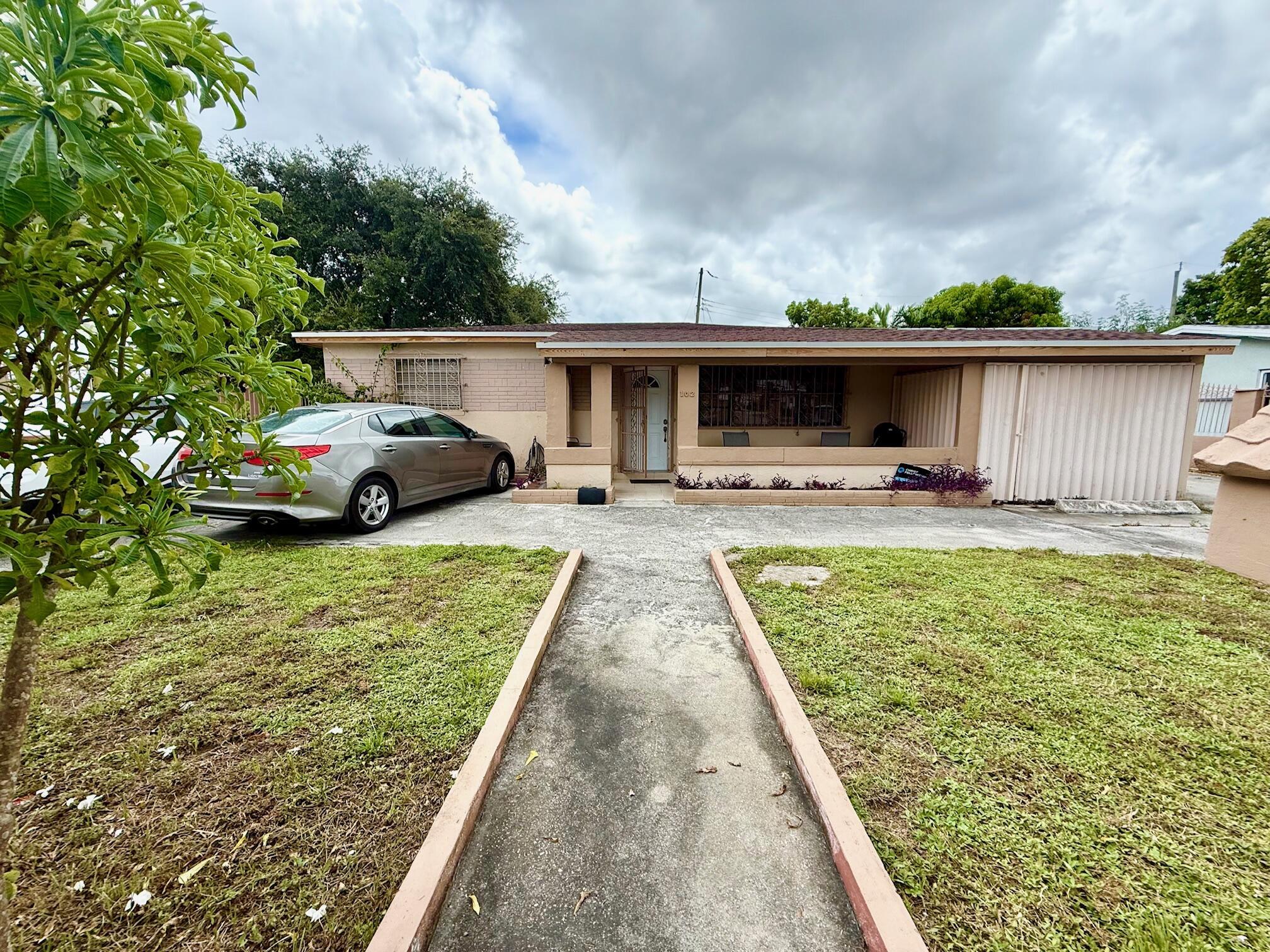 102 NE 9th Ct