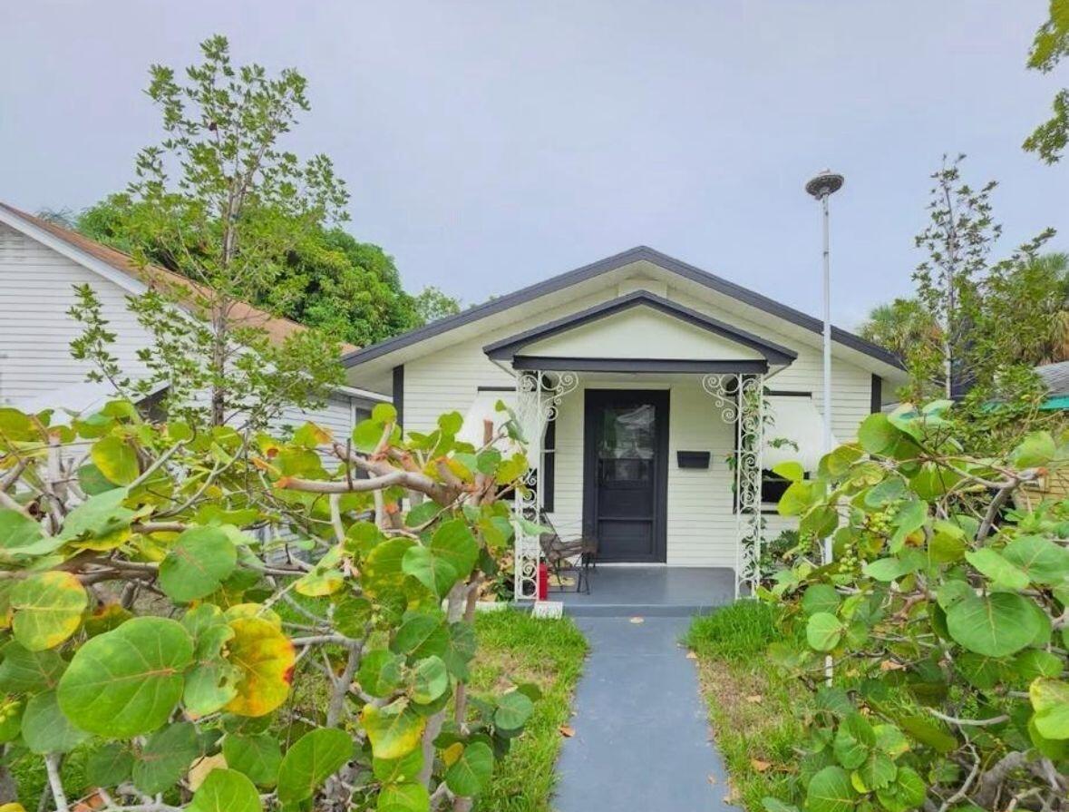 122 S K St