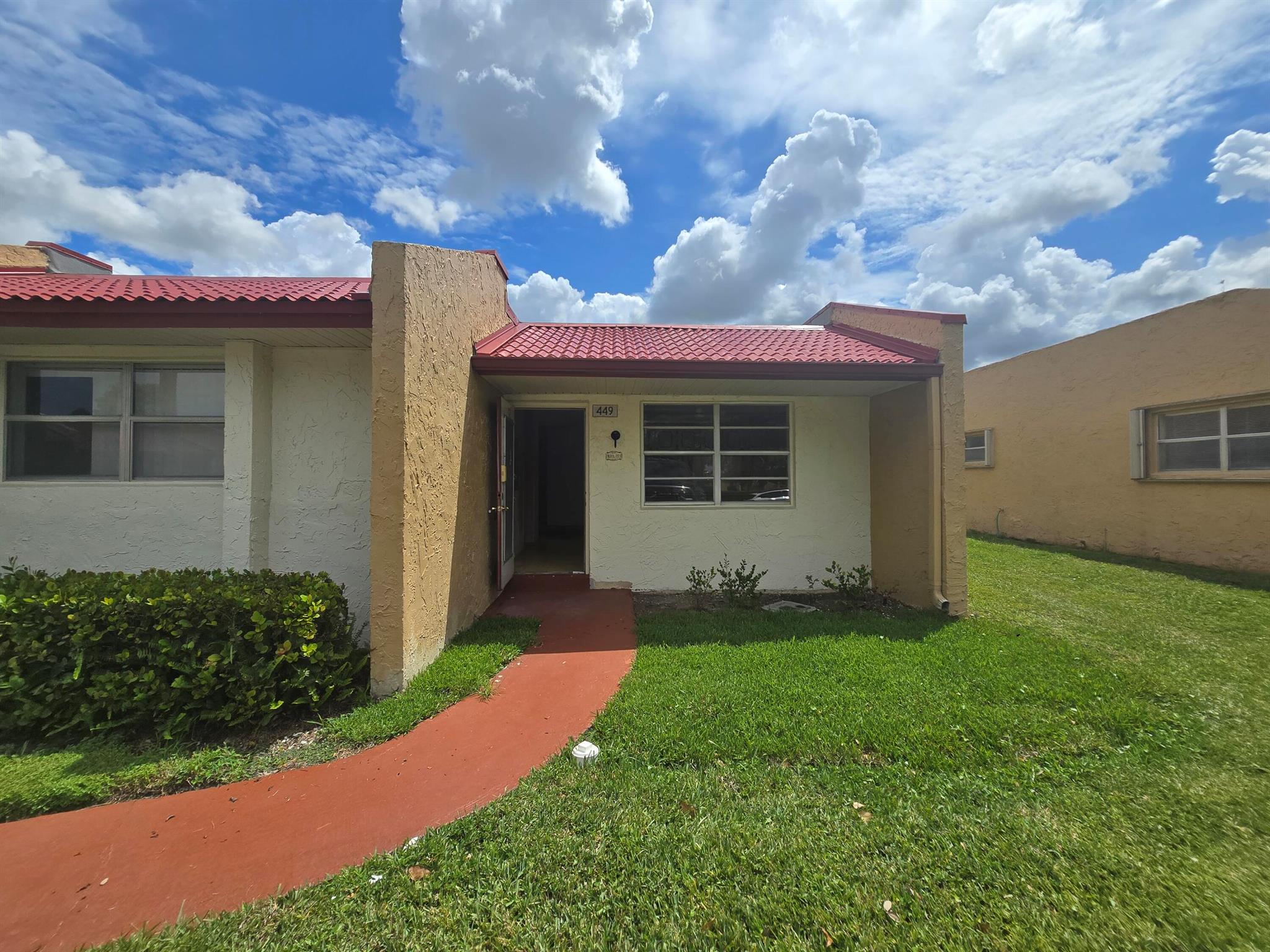 449 Lake Helen Dr